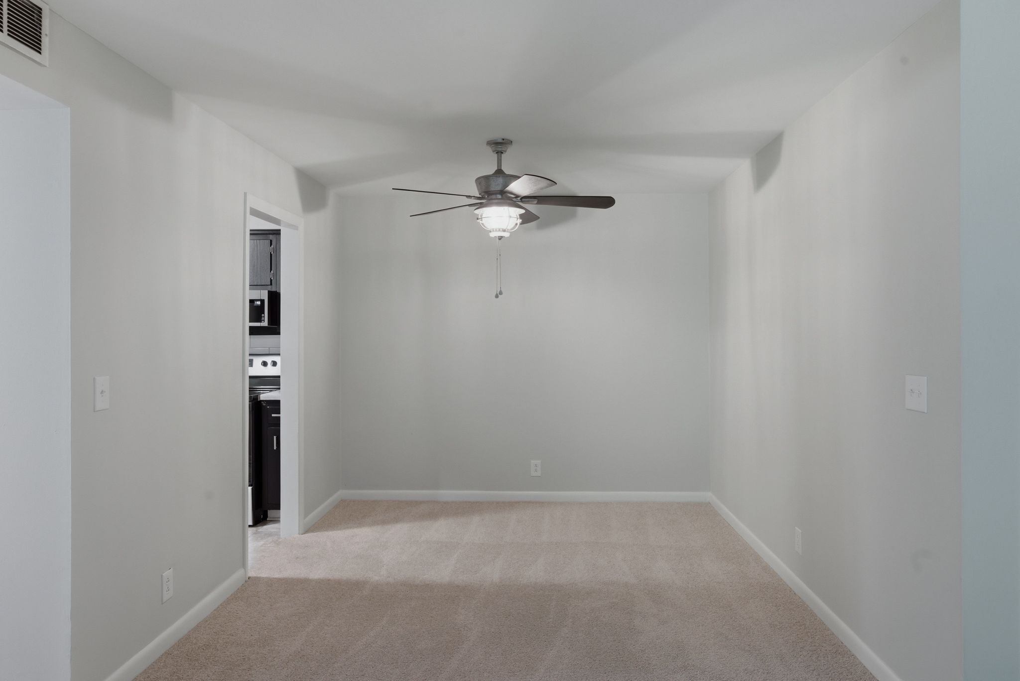 555 N DuPont Ave