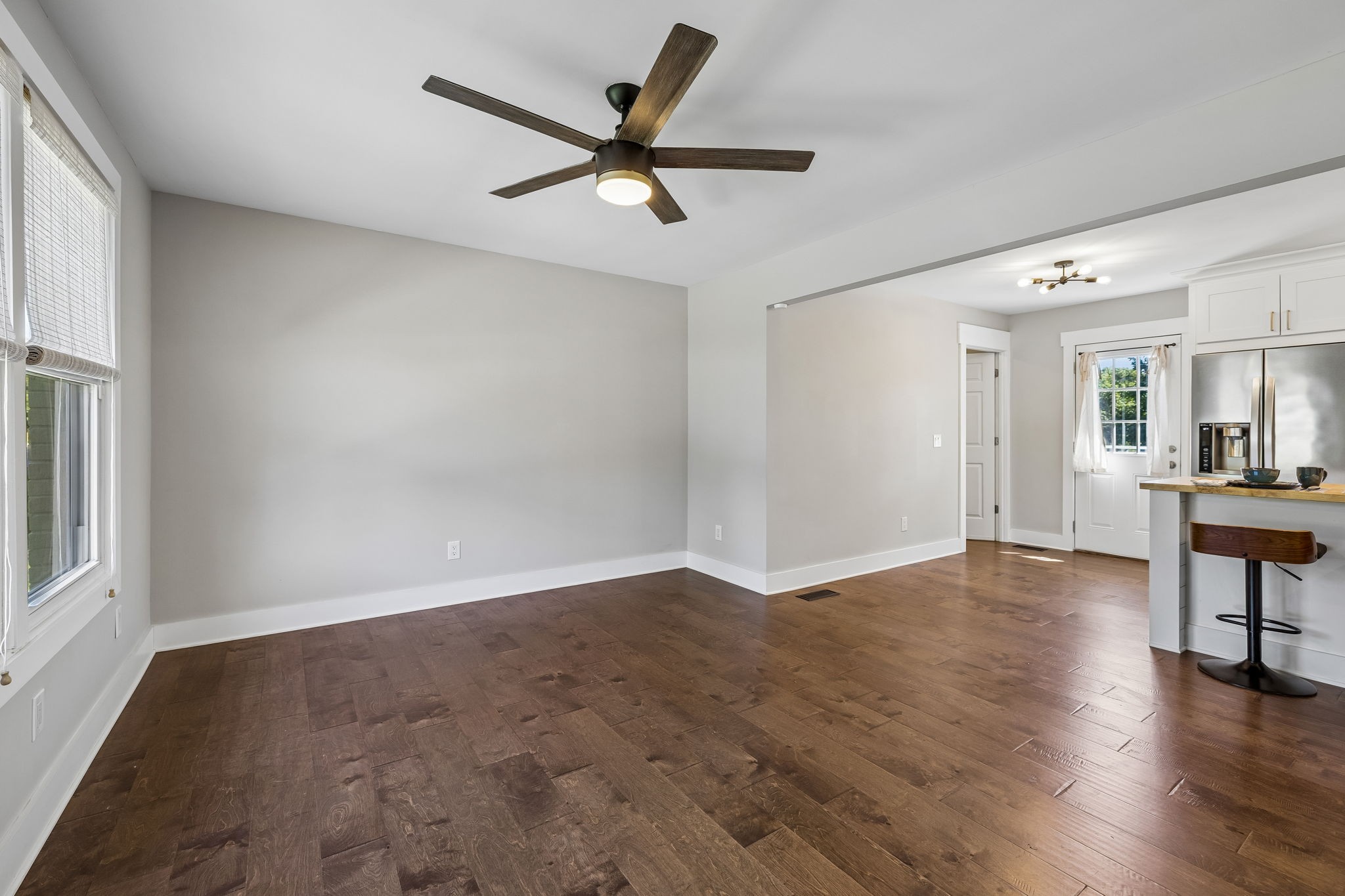 401 Bluebird Ln