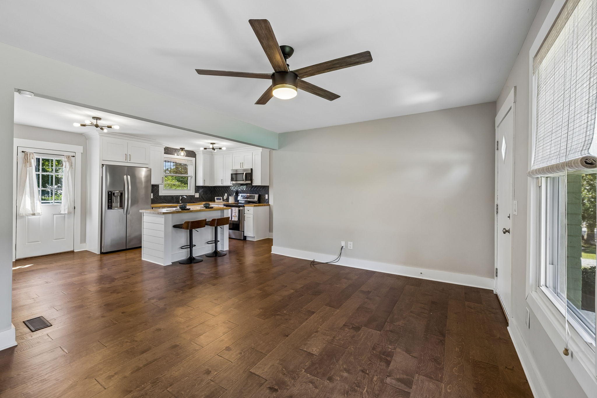 401 Bluebird Ln