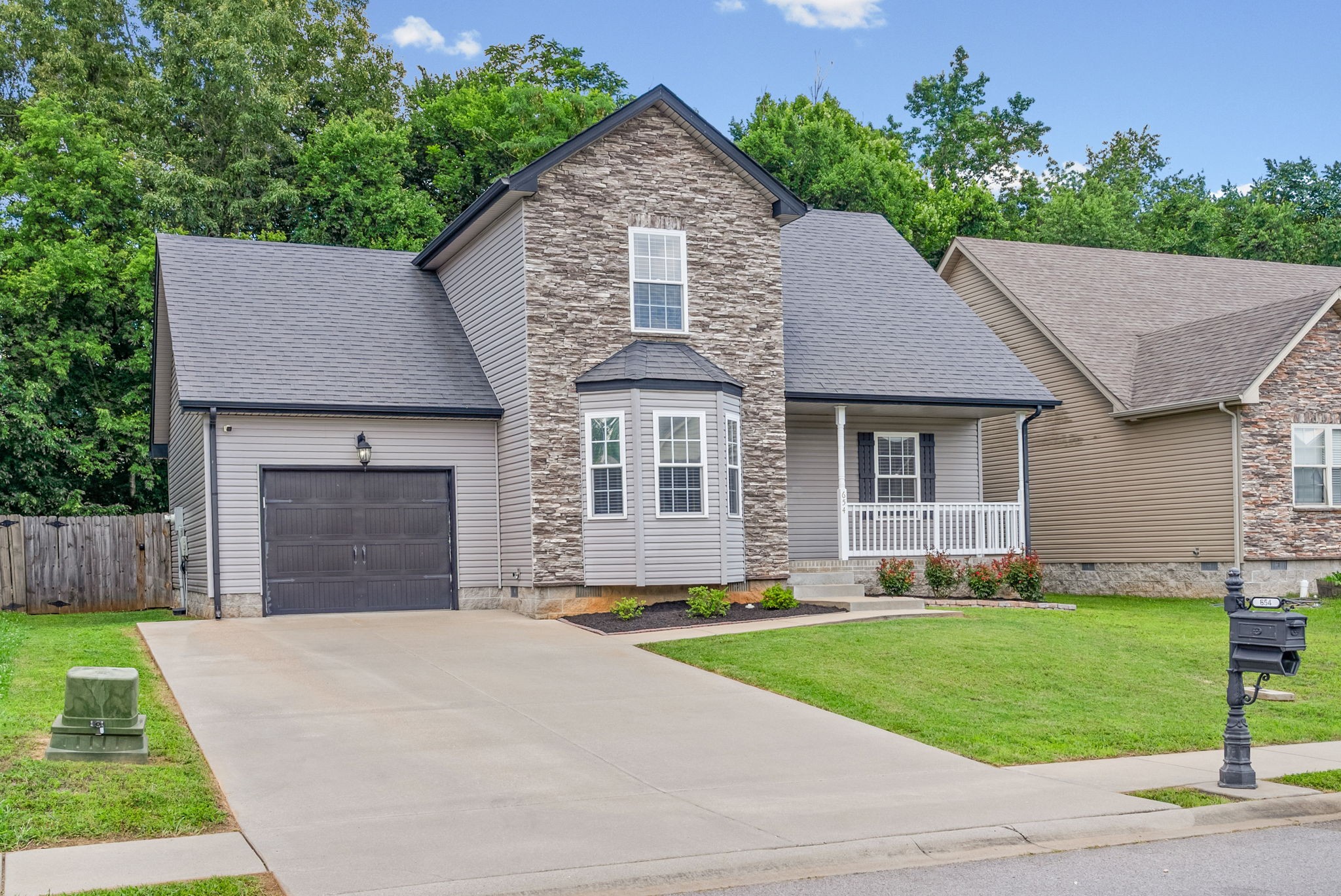 654 Fox Hound Dr