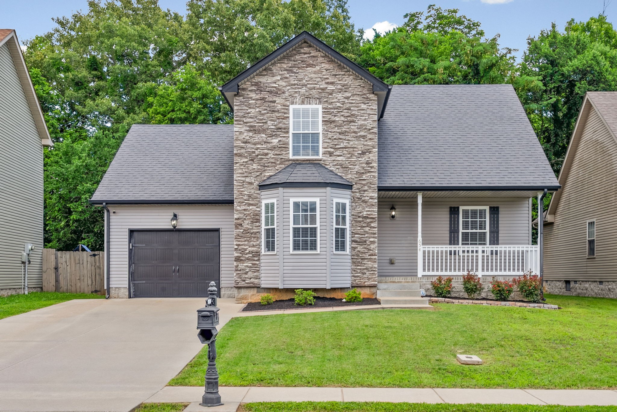 654 Fox Hound Dr