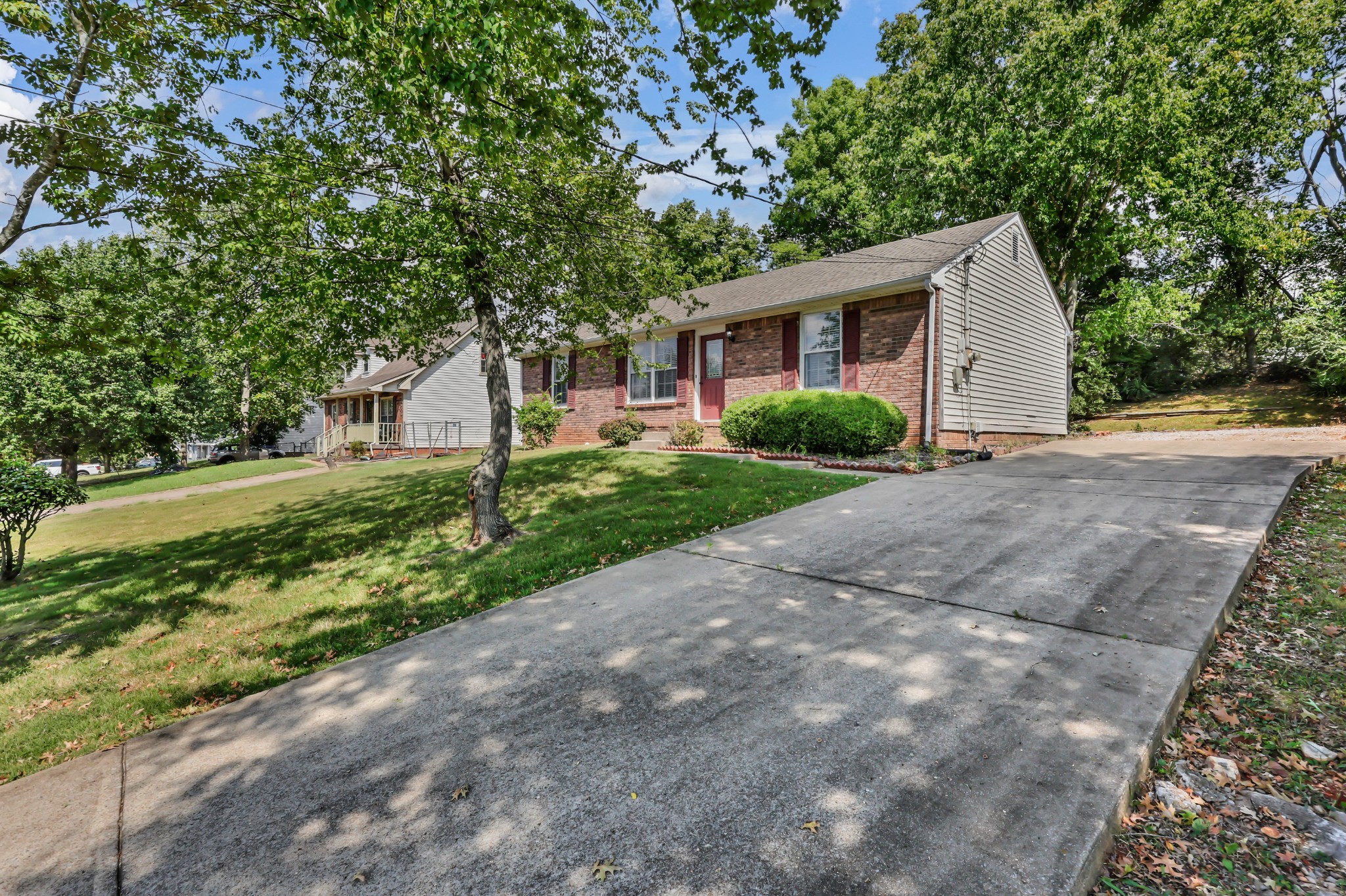 711 Green Valley Ct