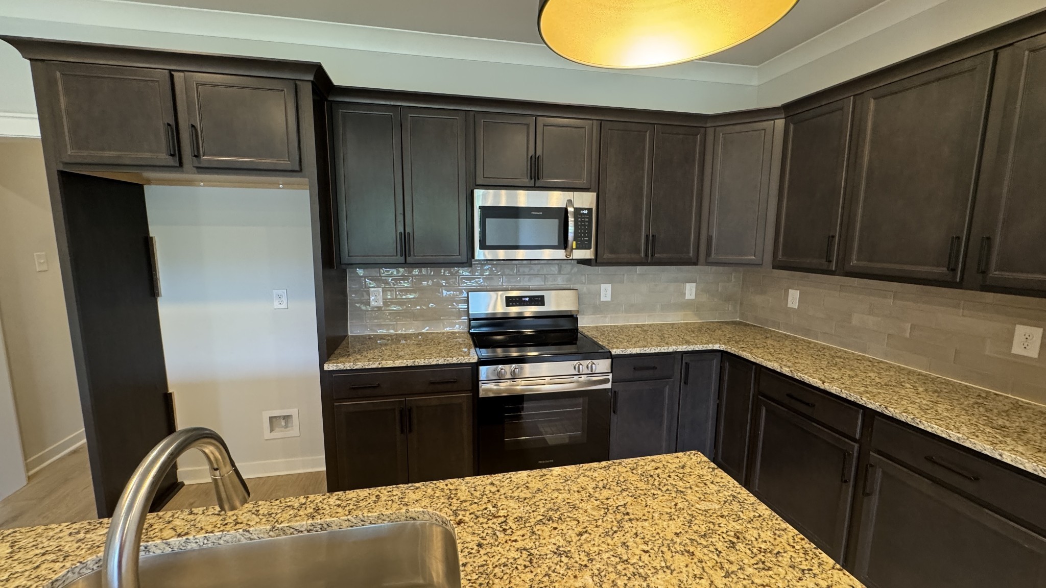 498 W Foxrun
