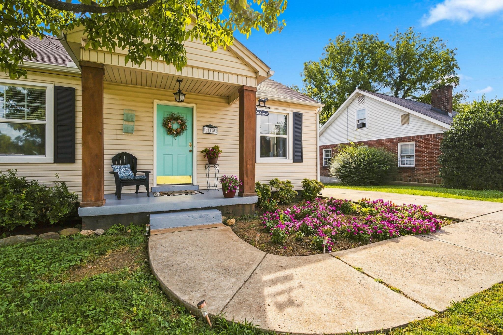 716 Kingwood Dr