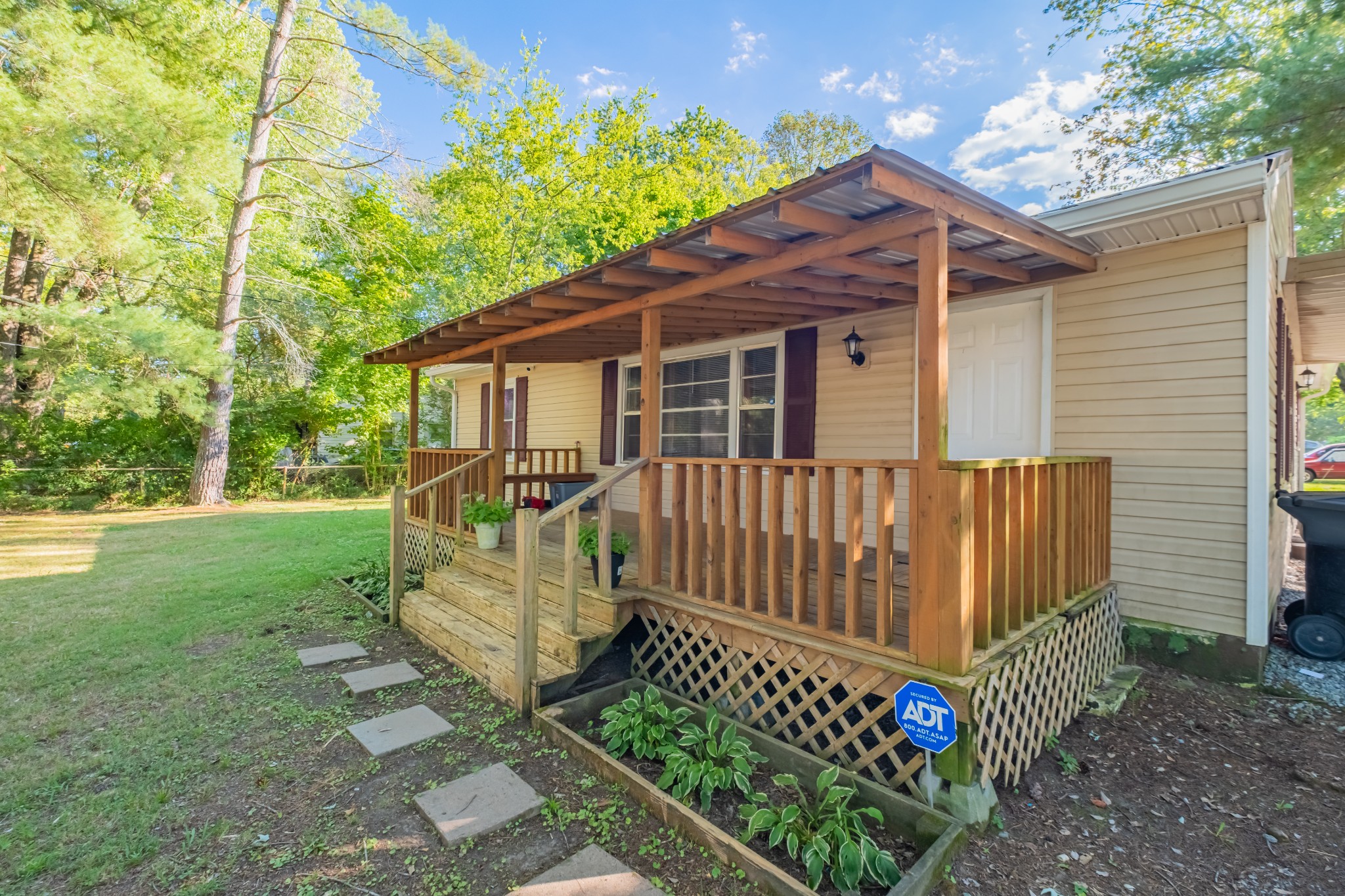 200 Gentry St