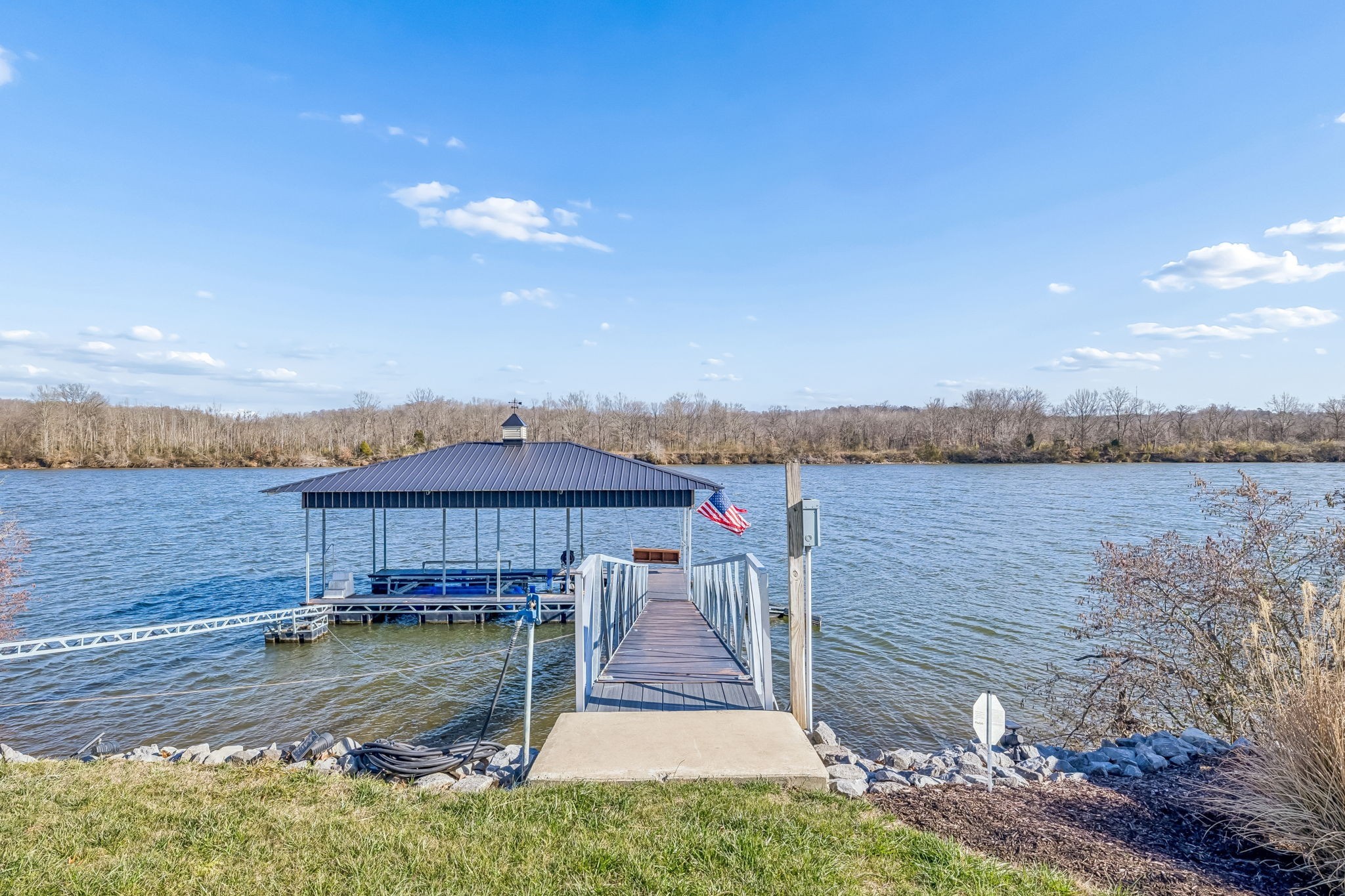 185 Shoals Lndg