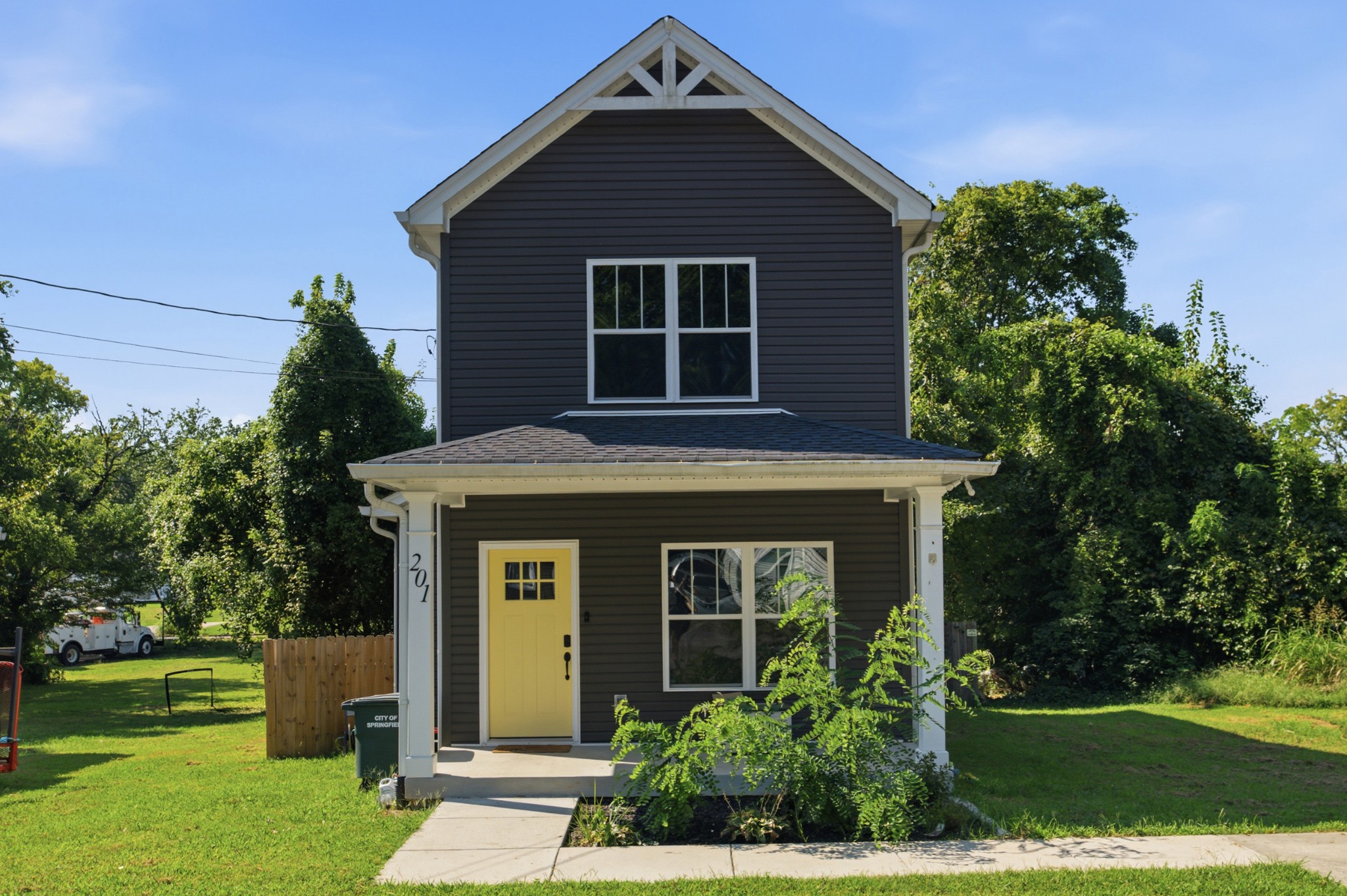 201 16th Ave, E