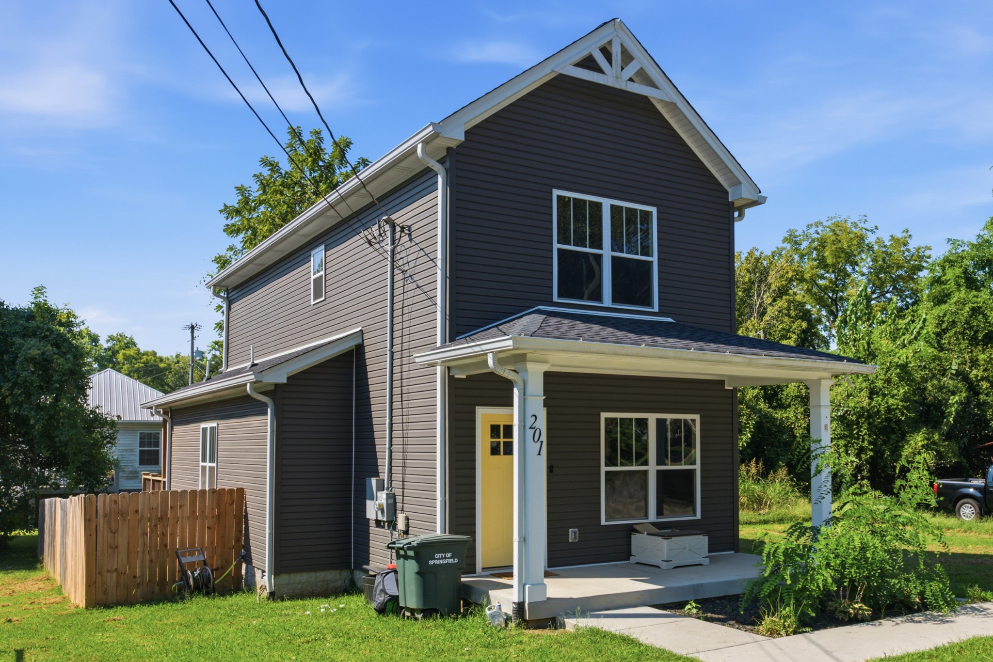 201 16th Ave, E
