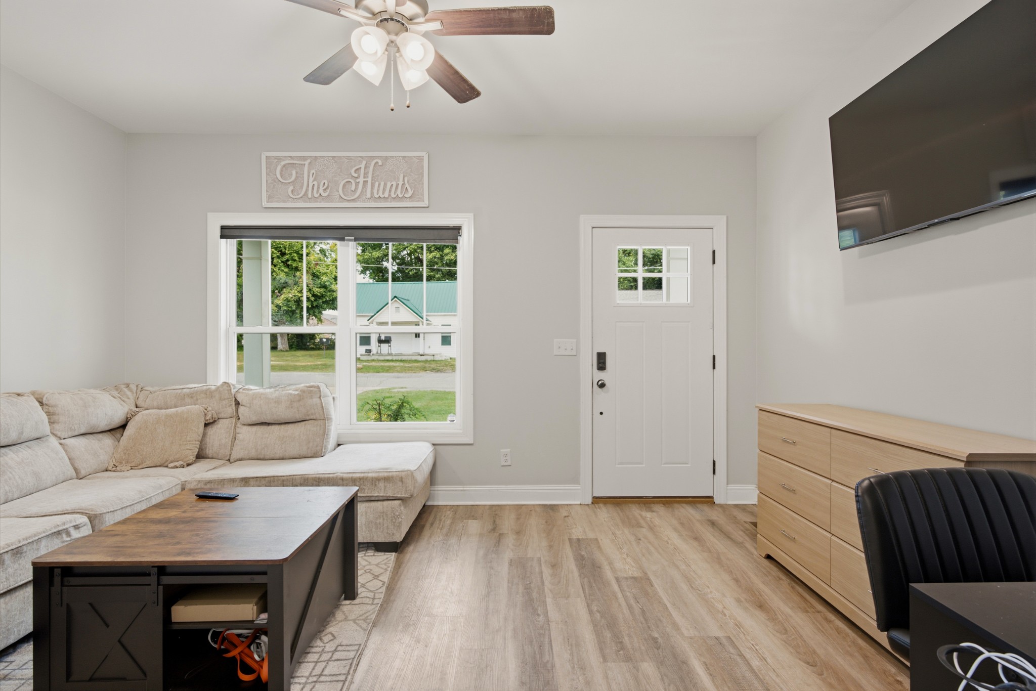 201 16th Ave, E