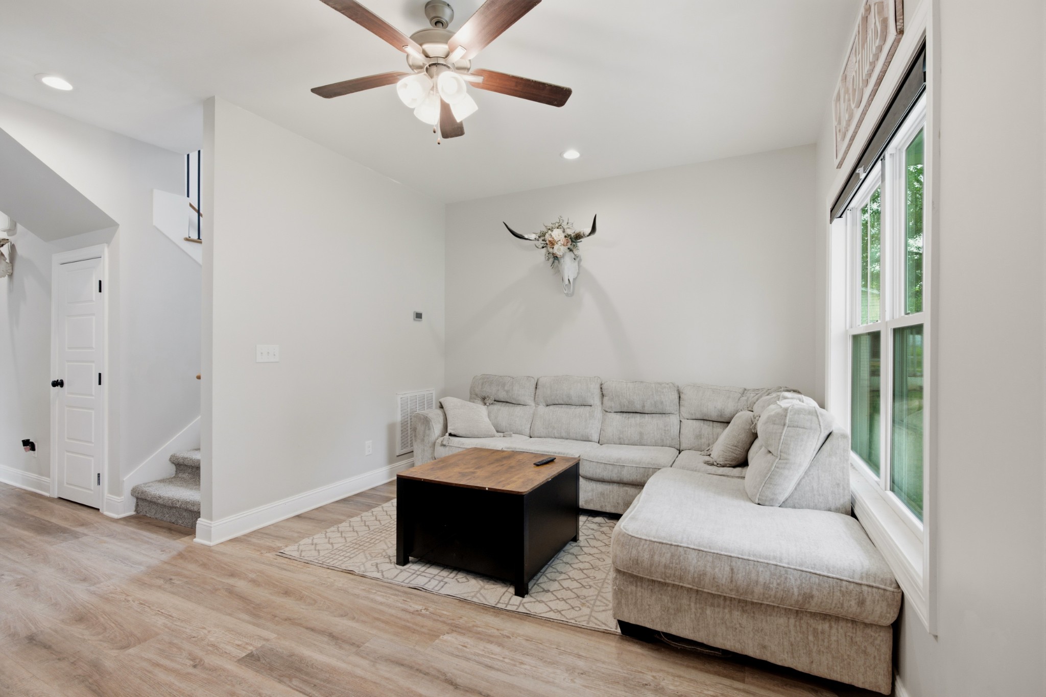 201 16th Ave, E