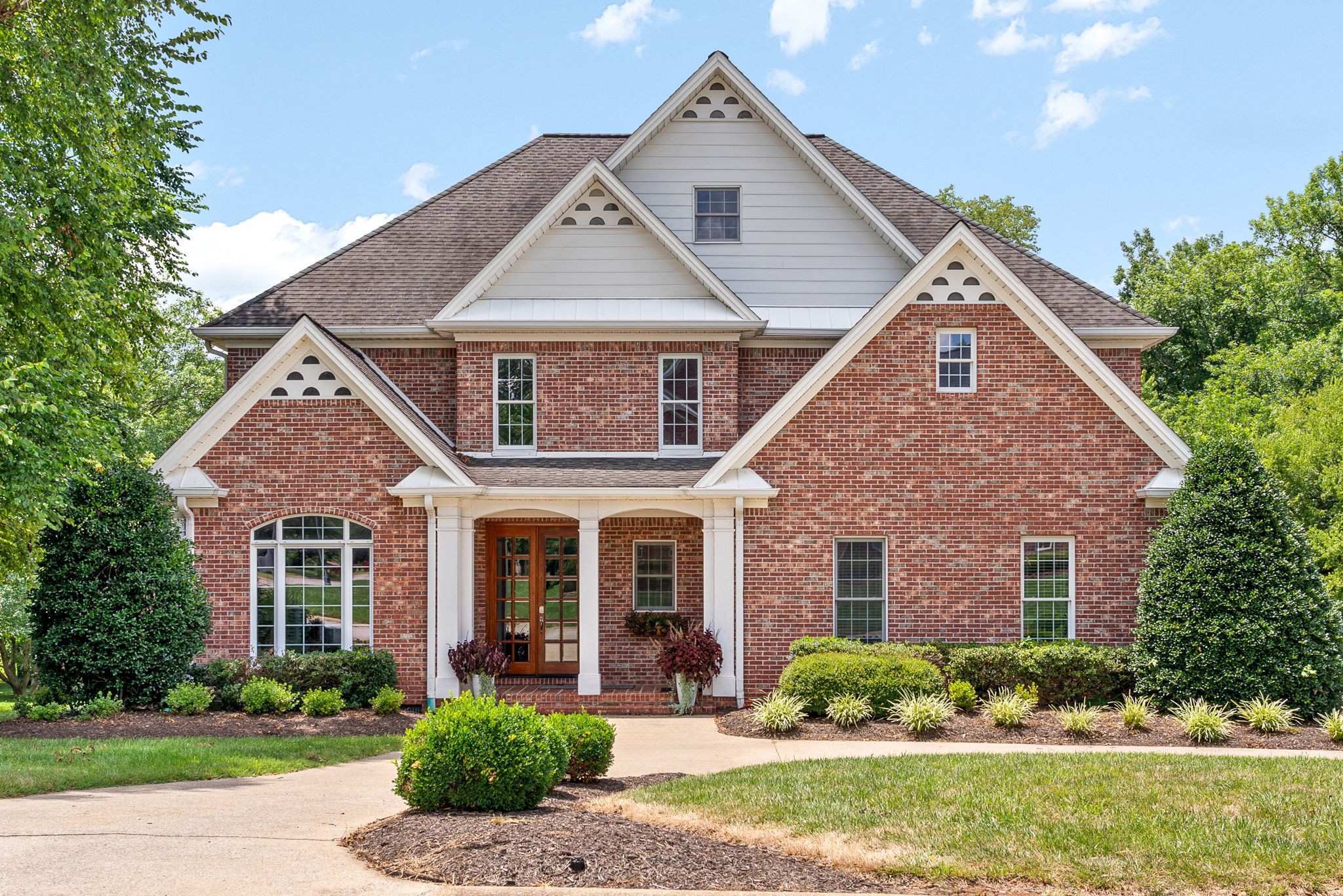305 Lincoln Way
