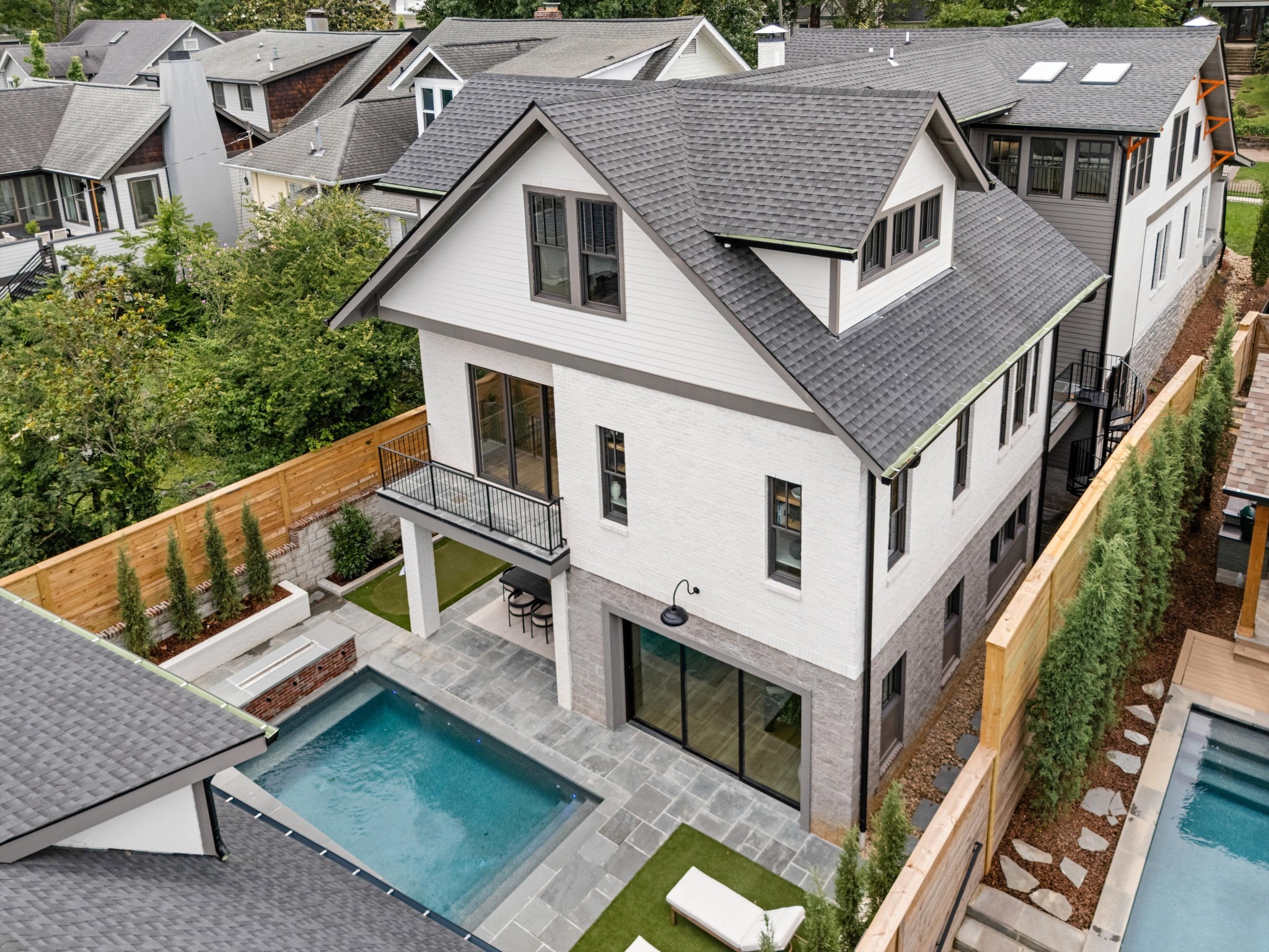 2806 Oakland Ave