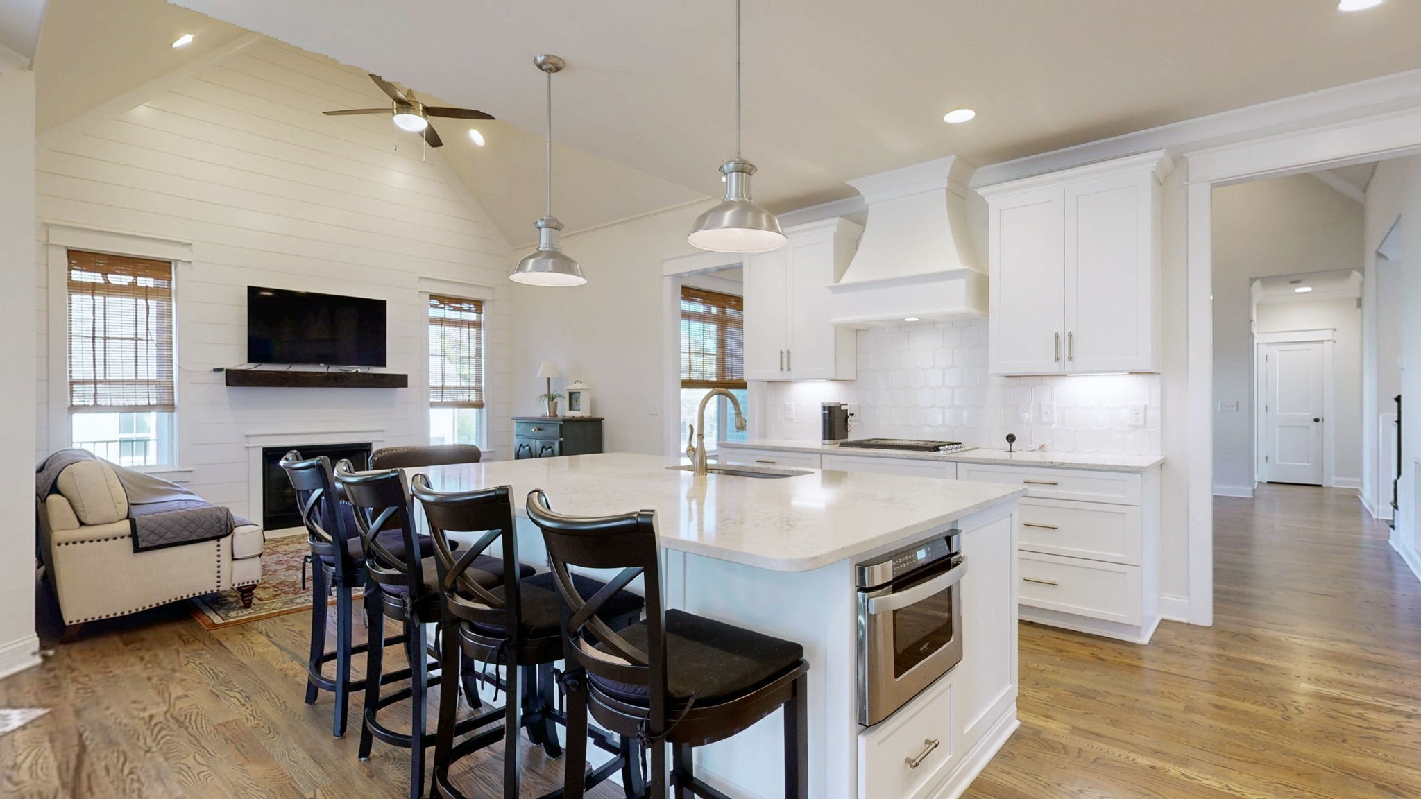 4016 Canberra Dr