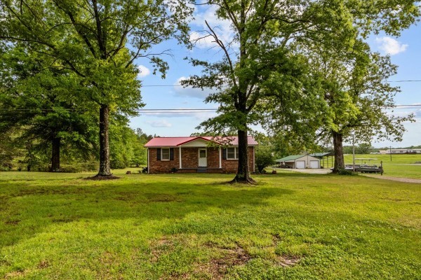 4135 Highway 70, E