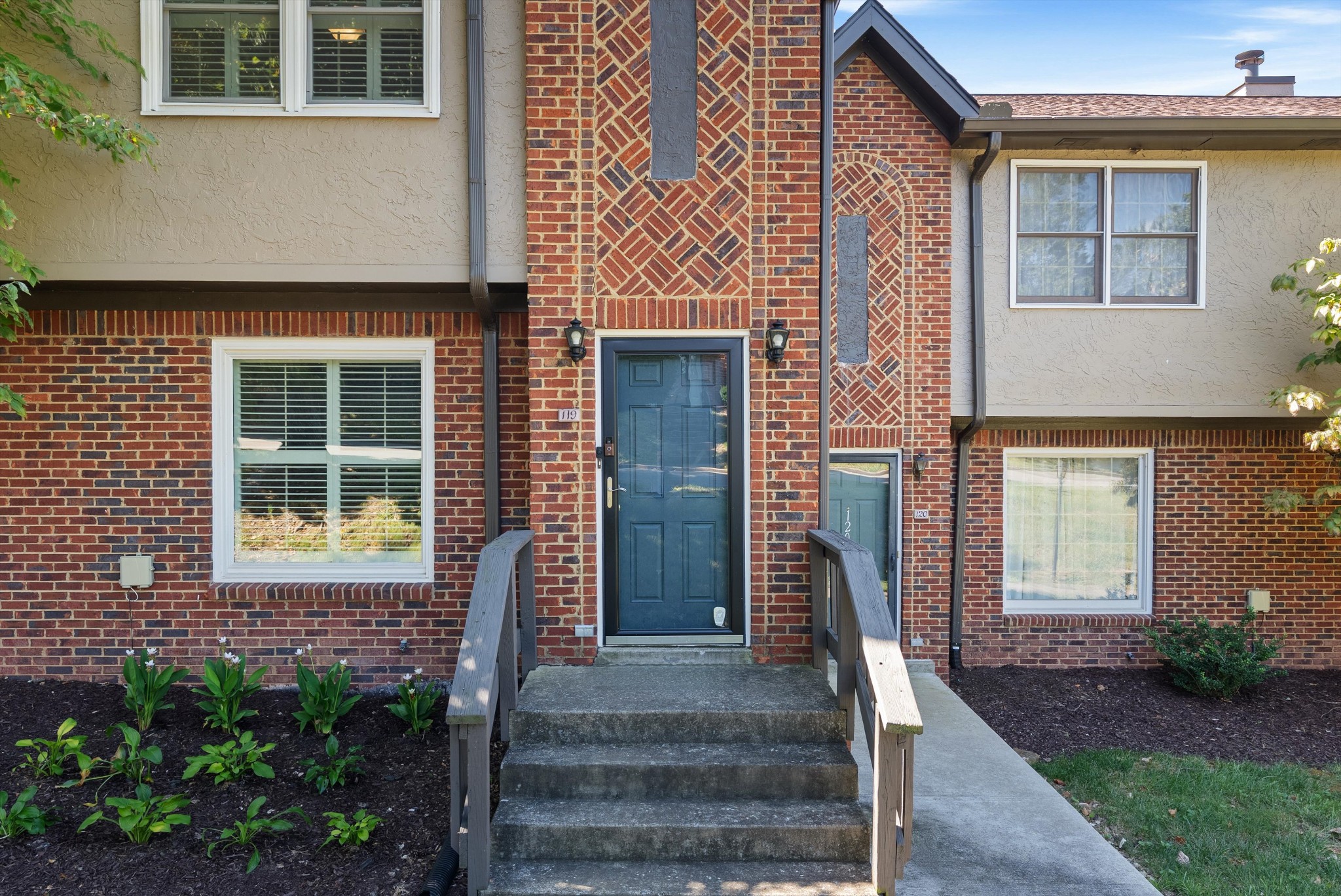 119 Highland Villa Dr