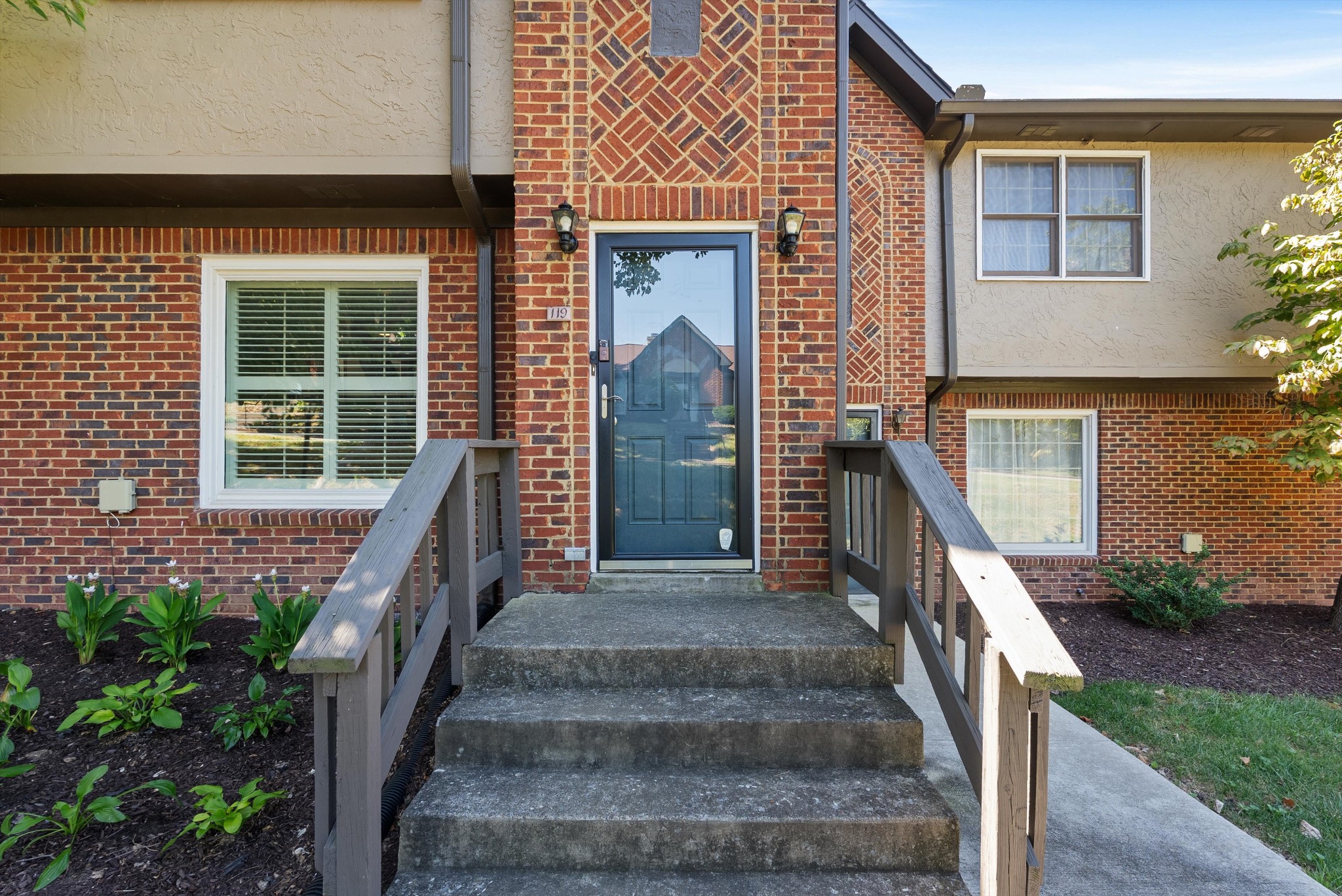 119 Highland Villa Dr