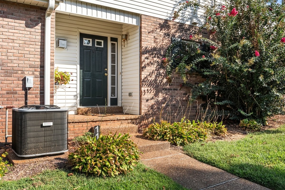 111 Eastdale Ln