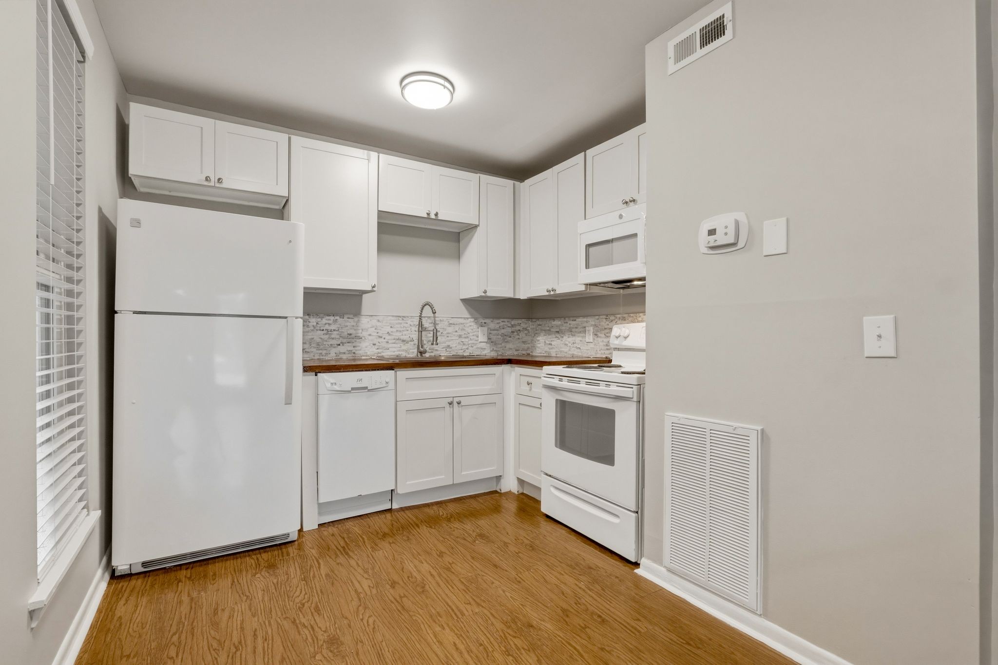 555 N DuPont Ave