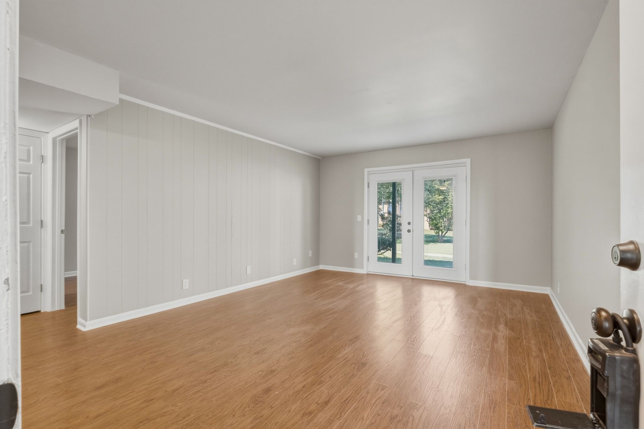 555 N DuPont Ave