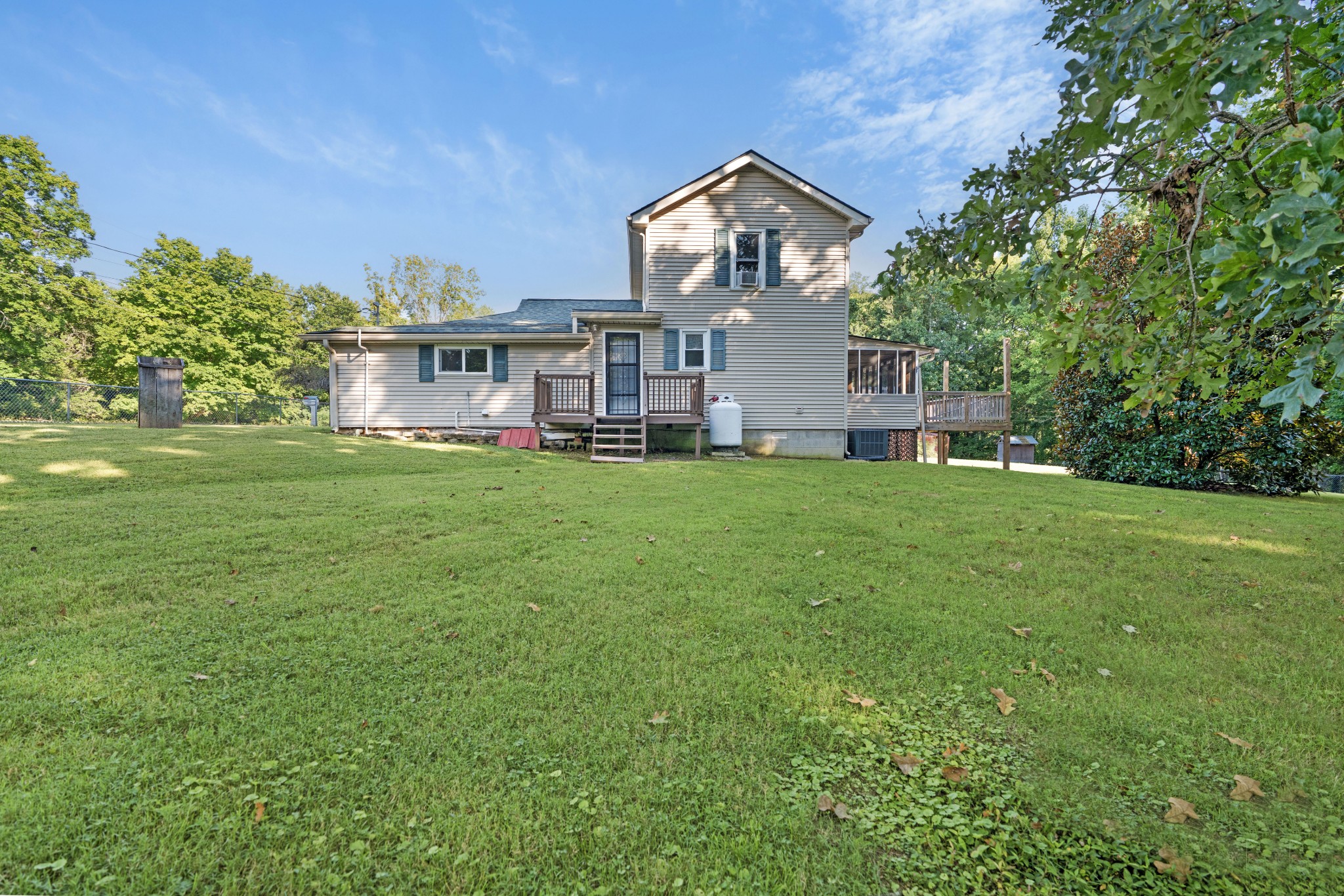 860 Potters Ln