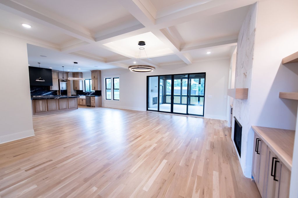 102 Autumn Breeze Dr