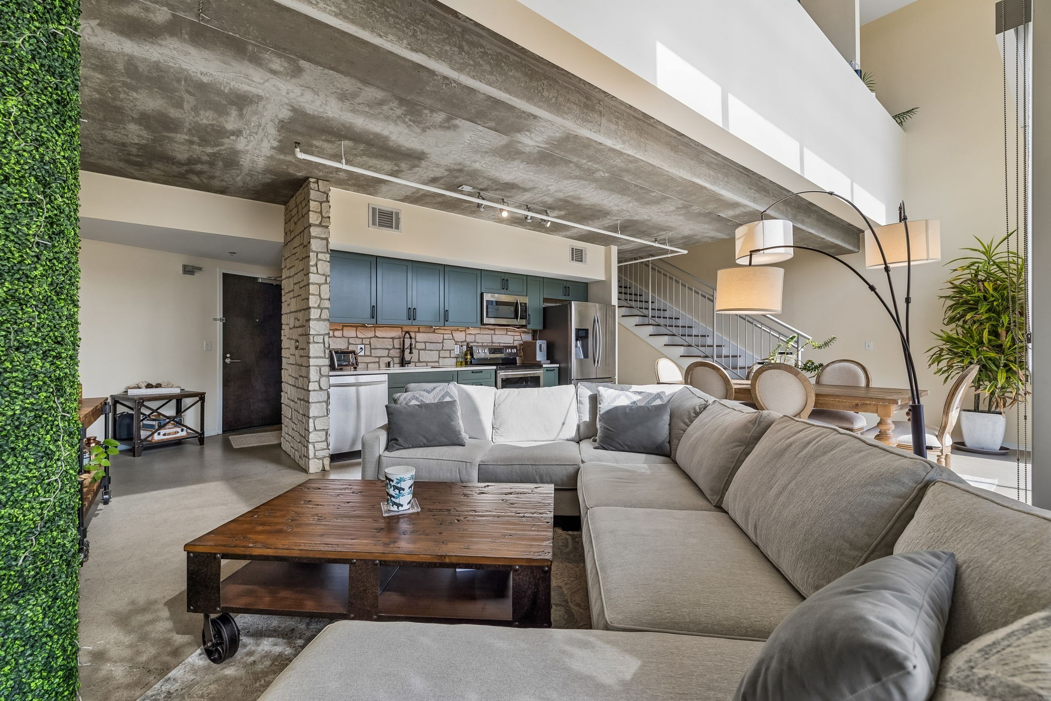 2115 Yeaman Pl
