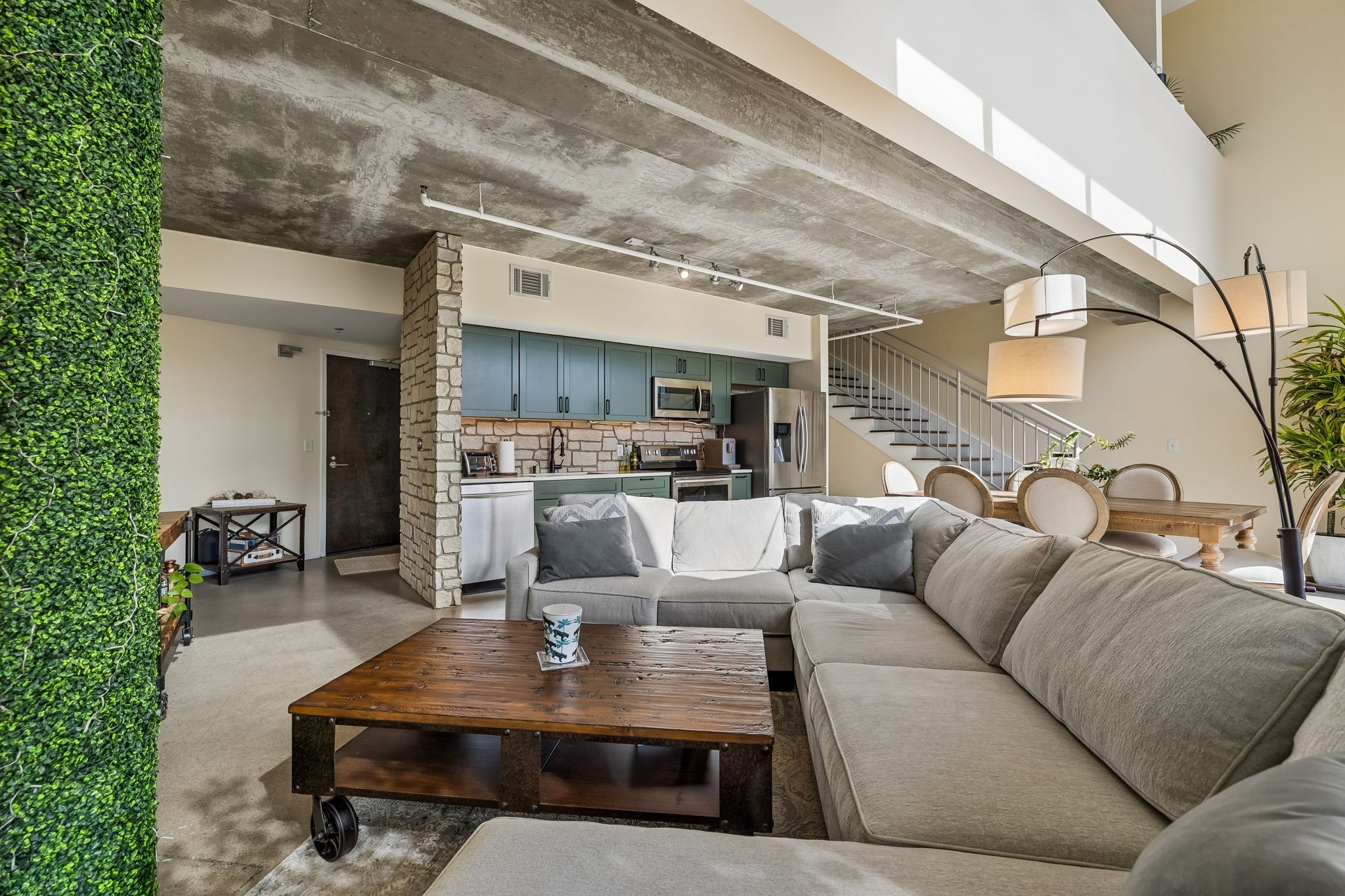 2115 Yeaman Pl