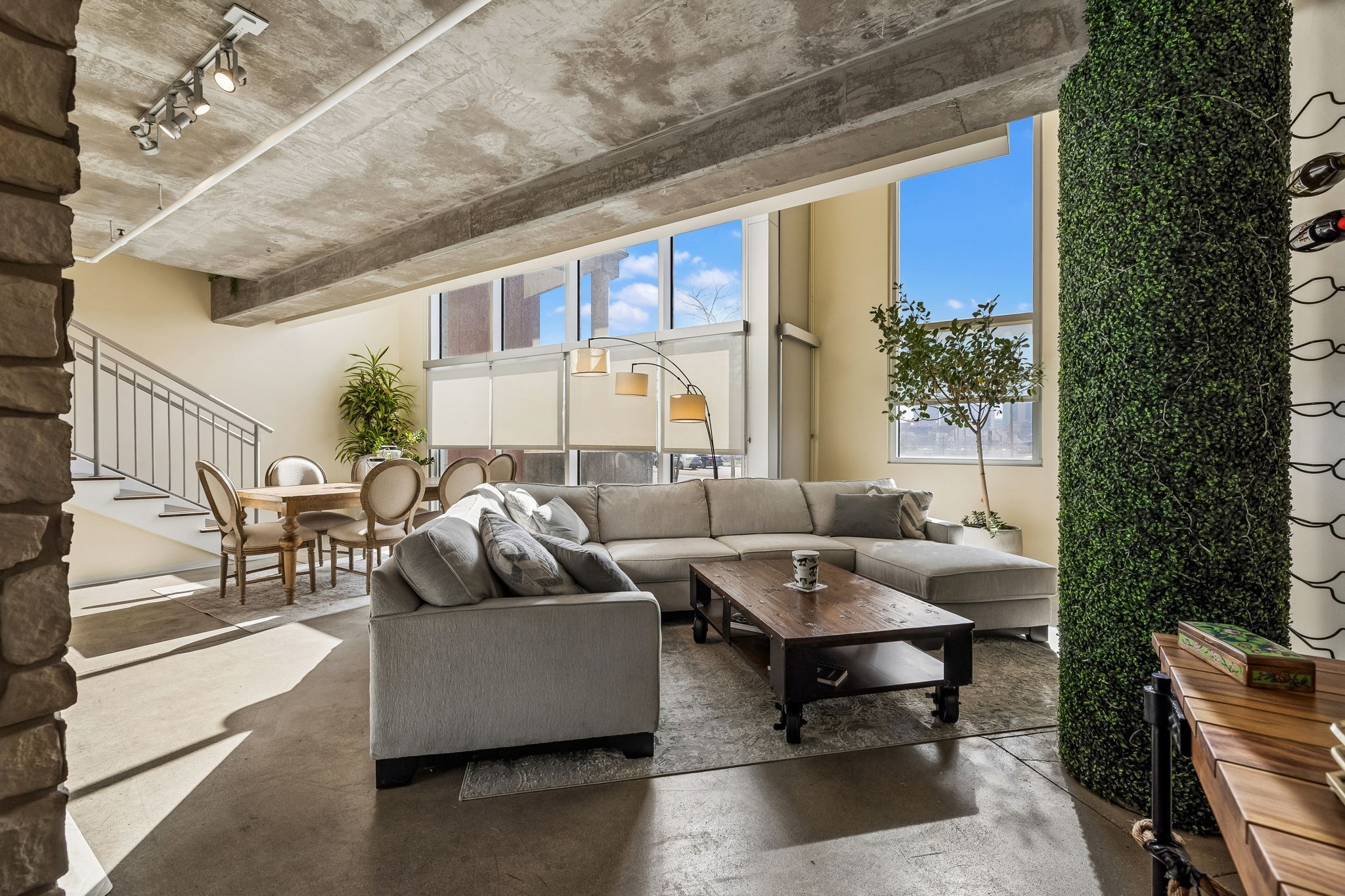 2115 Yeaman Pl
