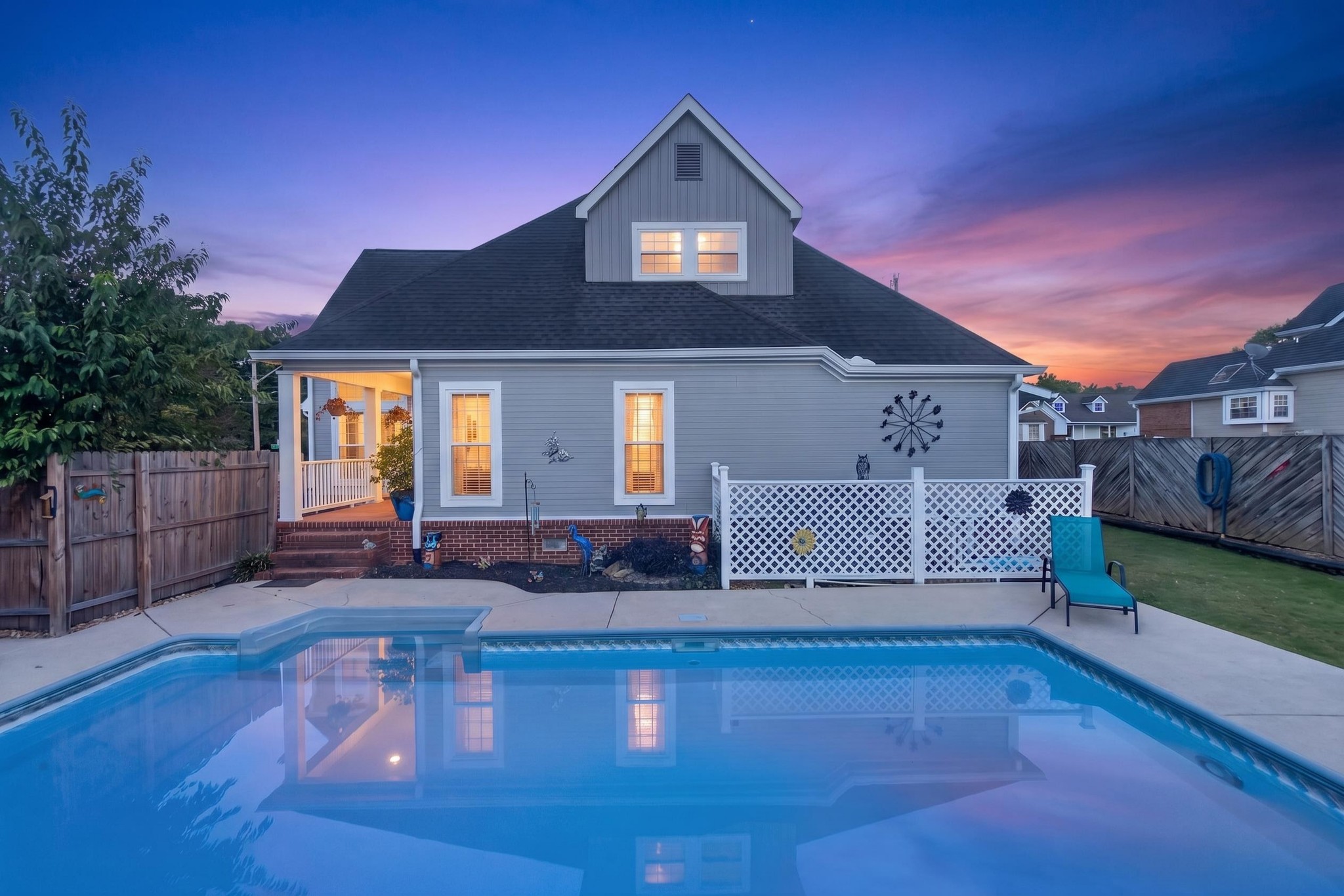 215 Hunters Run Cir, NW