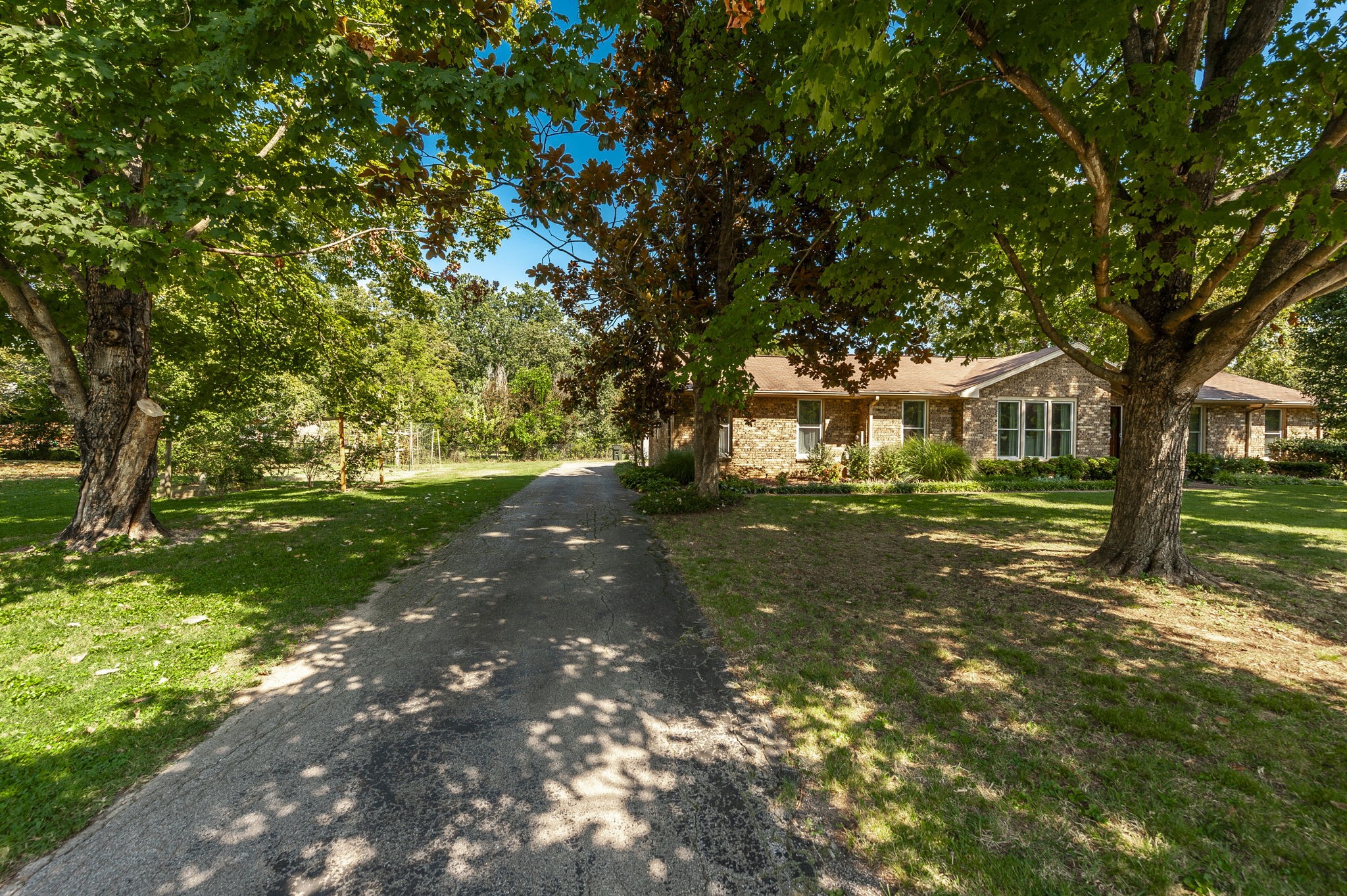 1097 Lakeshore Dr
