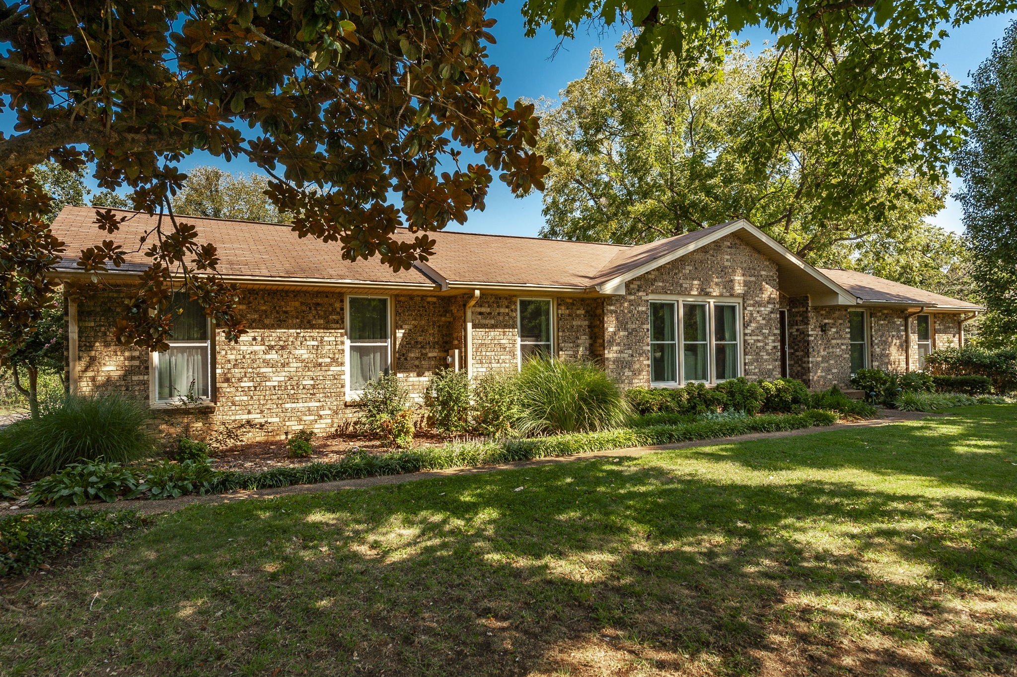 1097 Lakeshore Dr