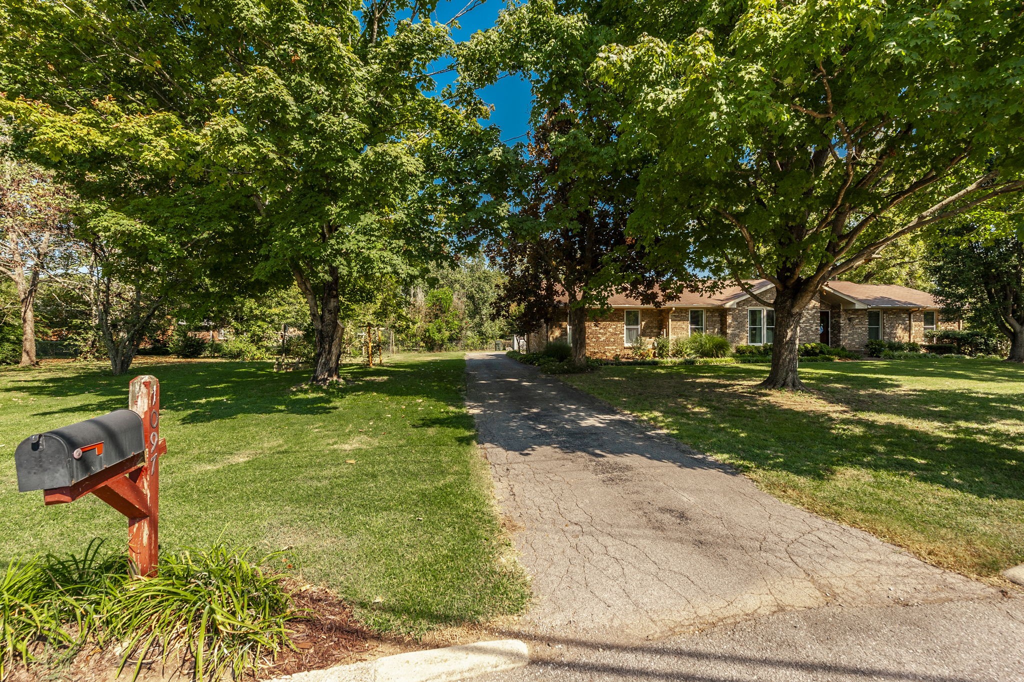 1097 Lakeshore Dr