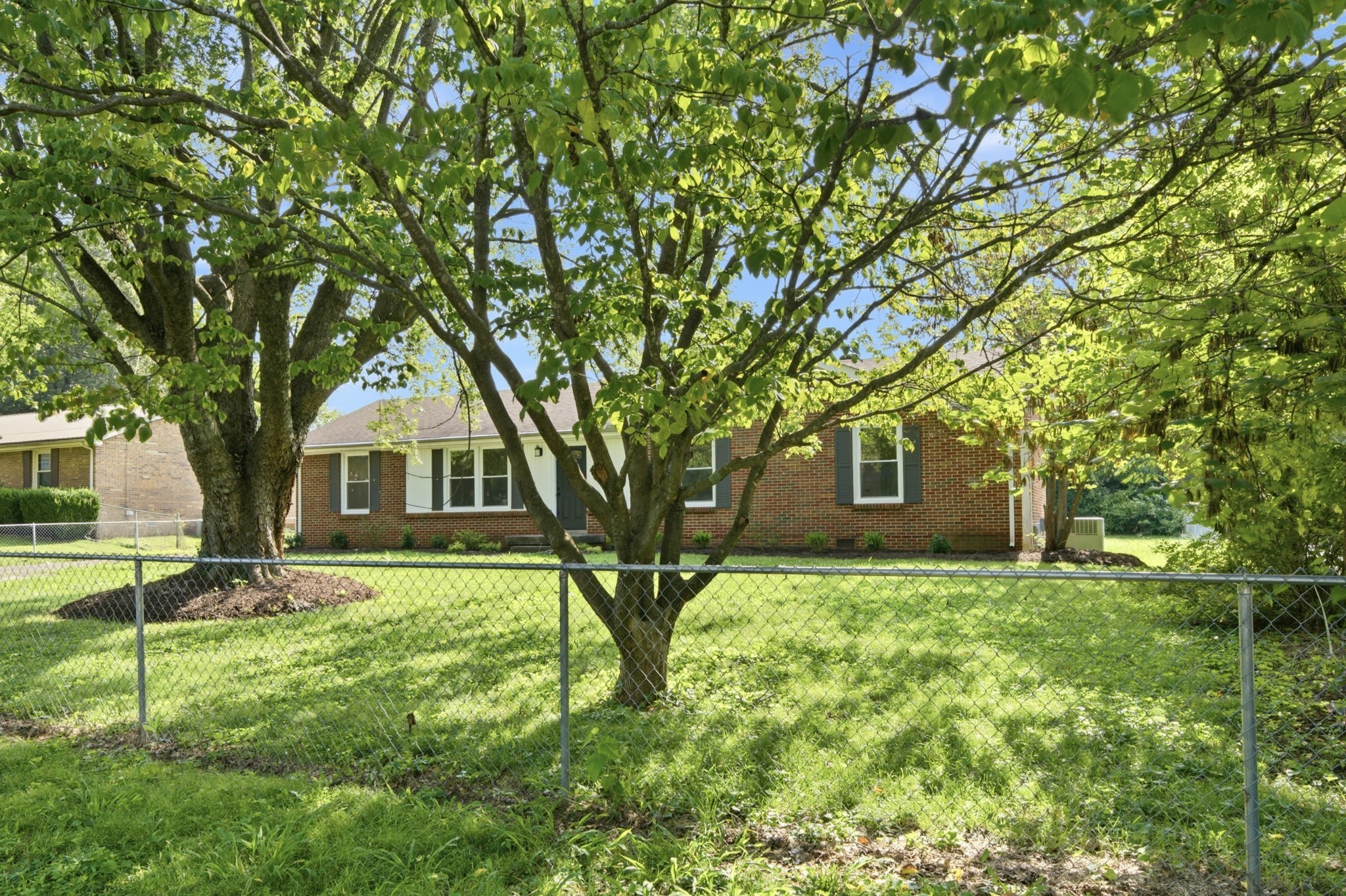 112 James Dr