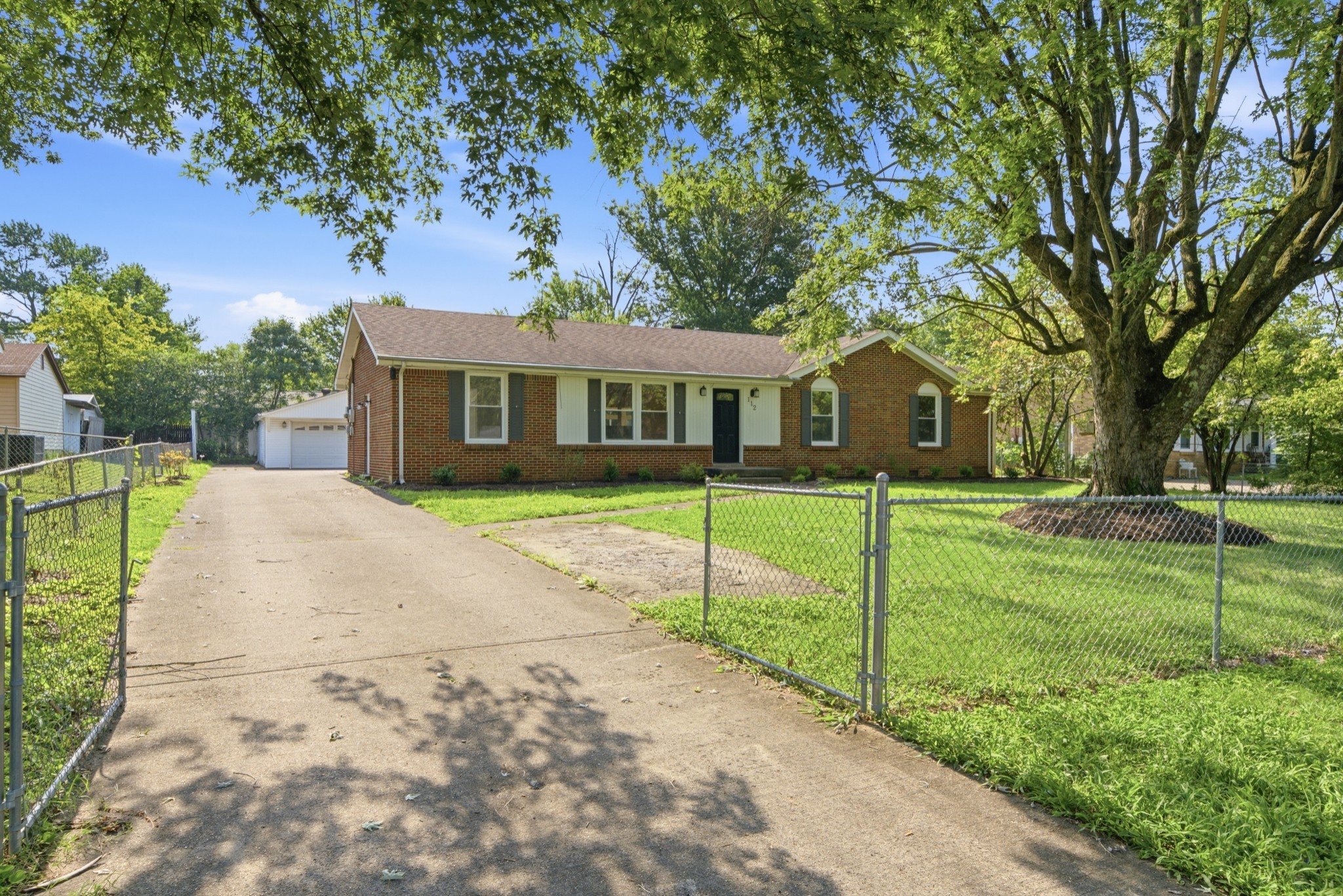 112 James Dr