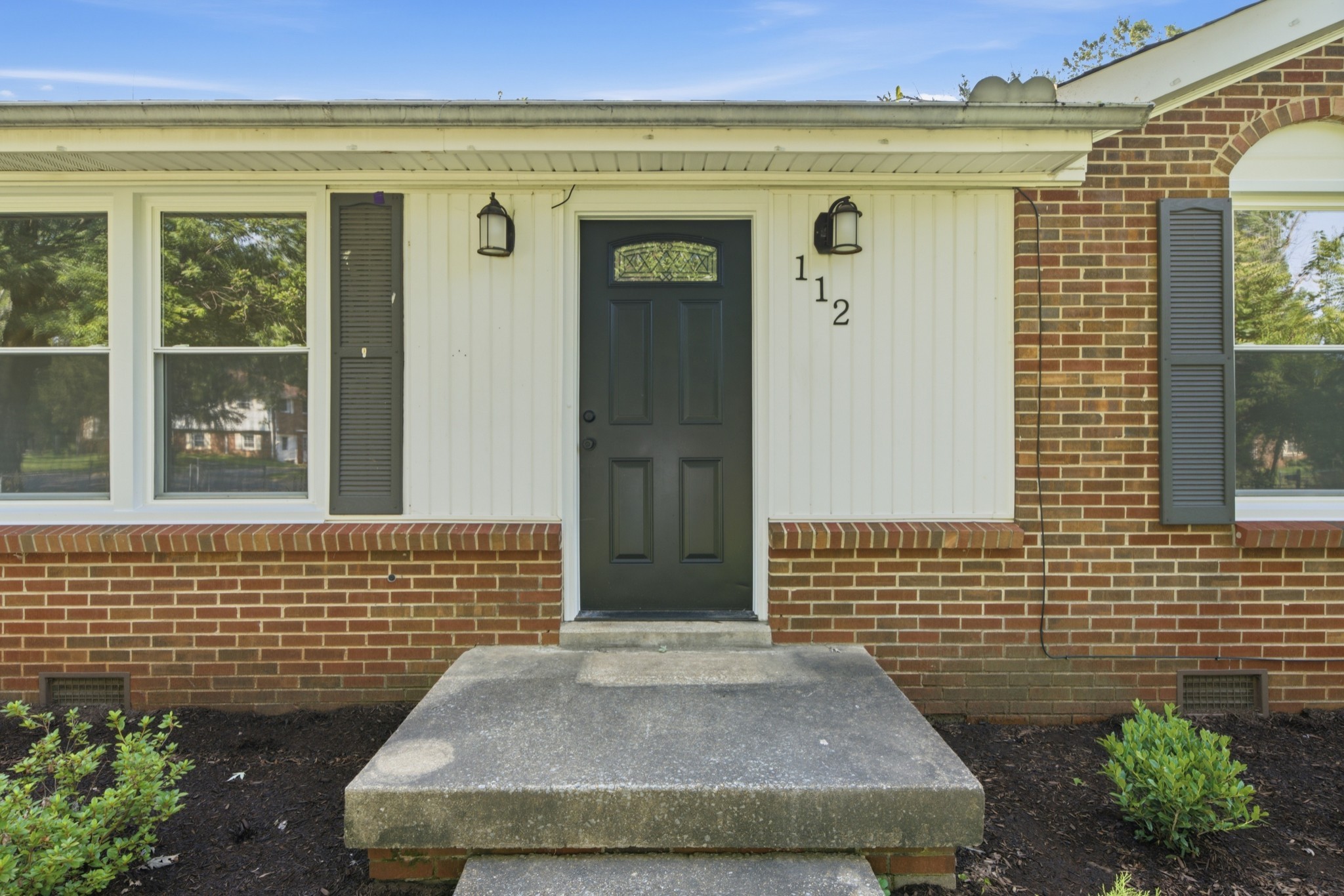 112 James Dr