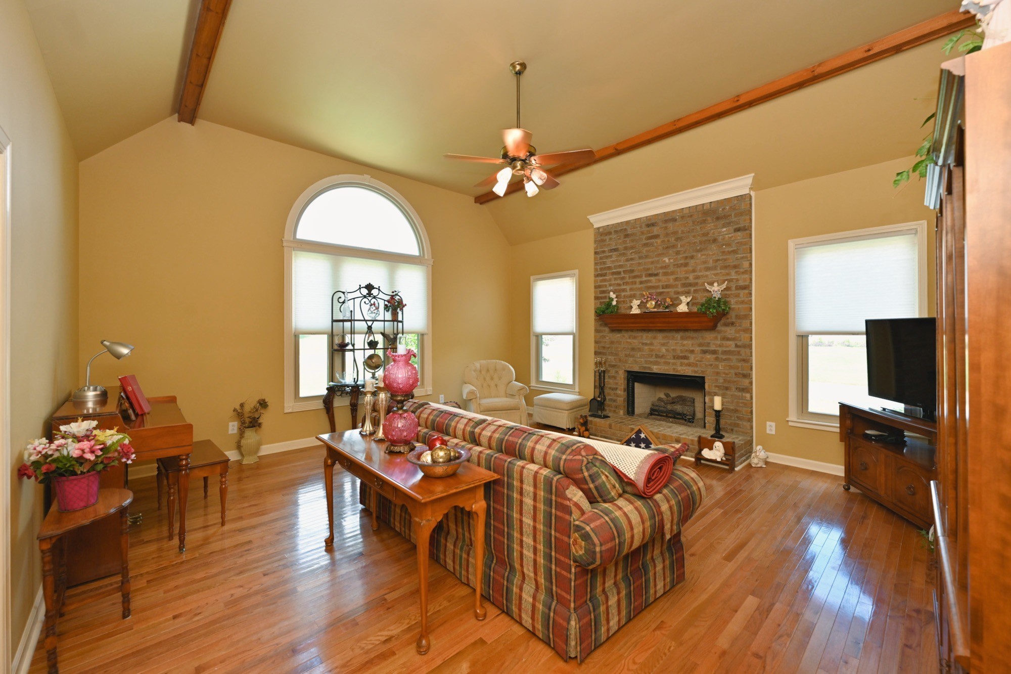 210 The Hollows Ct