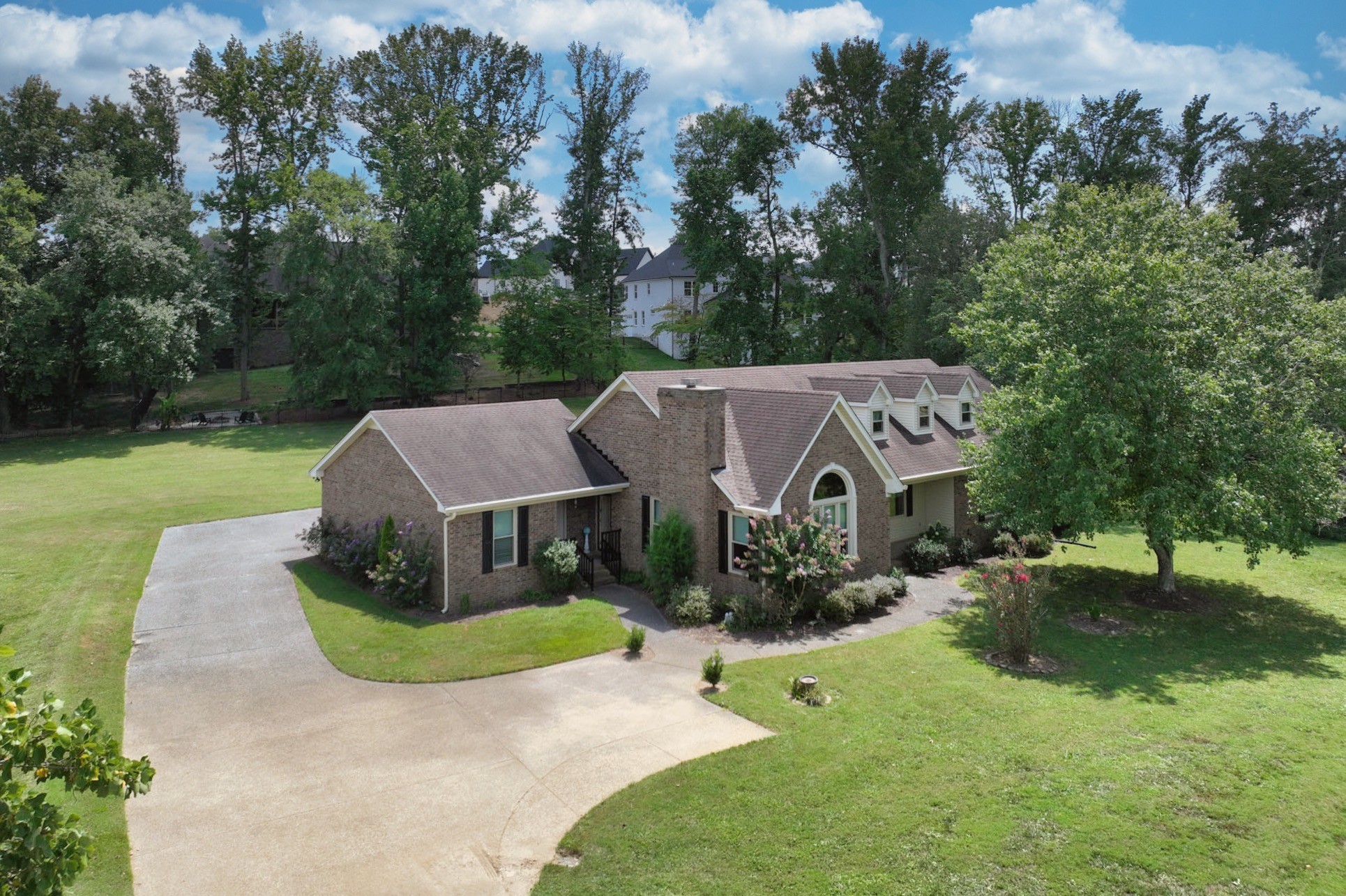 210 The Hollows Ct