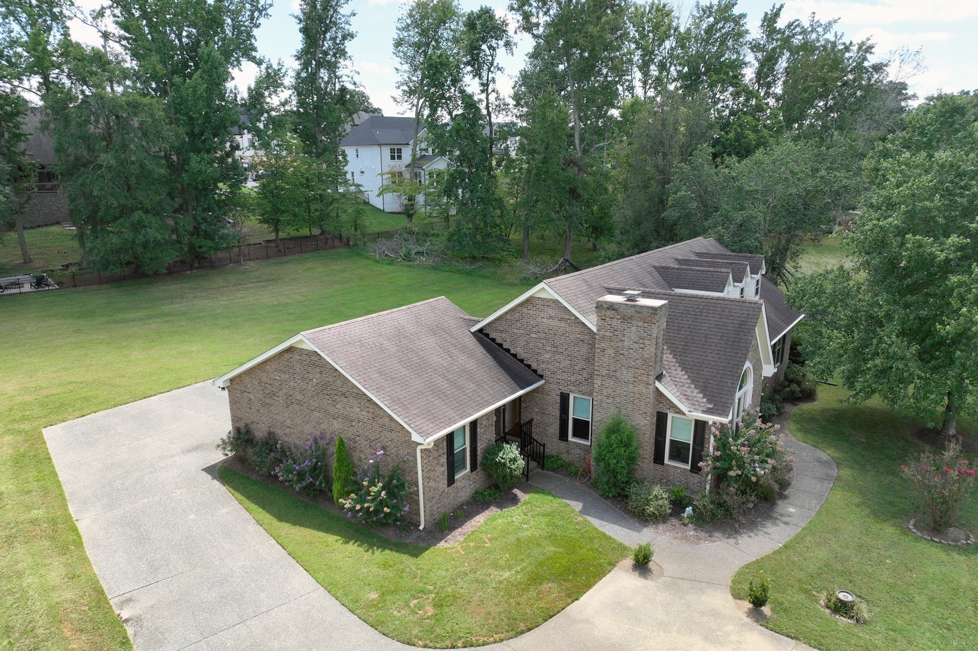 210 The Hollows Ct
