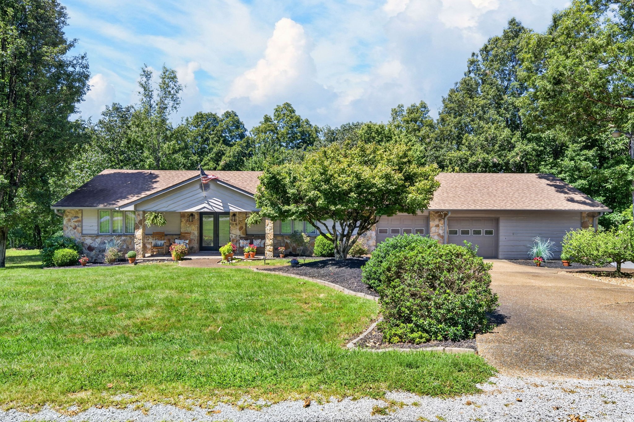 114 Morris Ln
