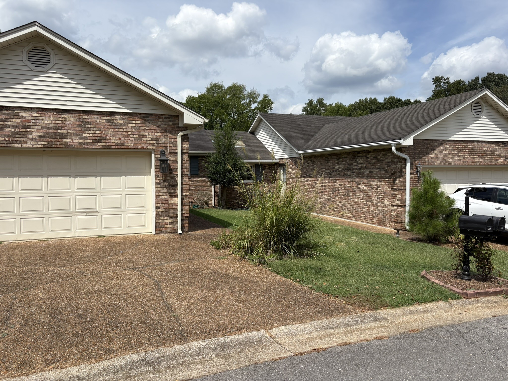 229 Hillsboro Cir