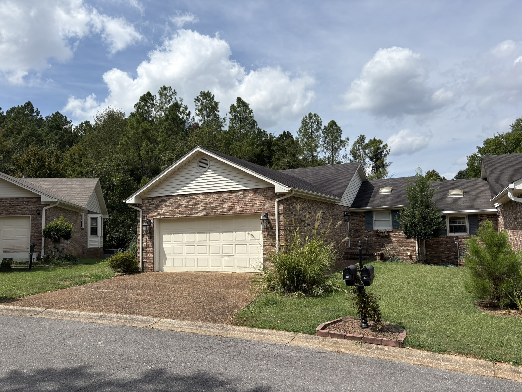 229 Hillsboro Cir