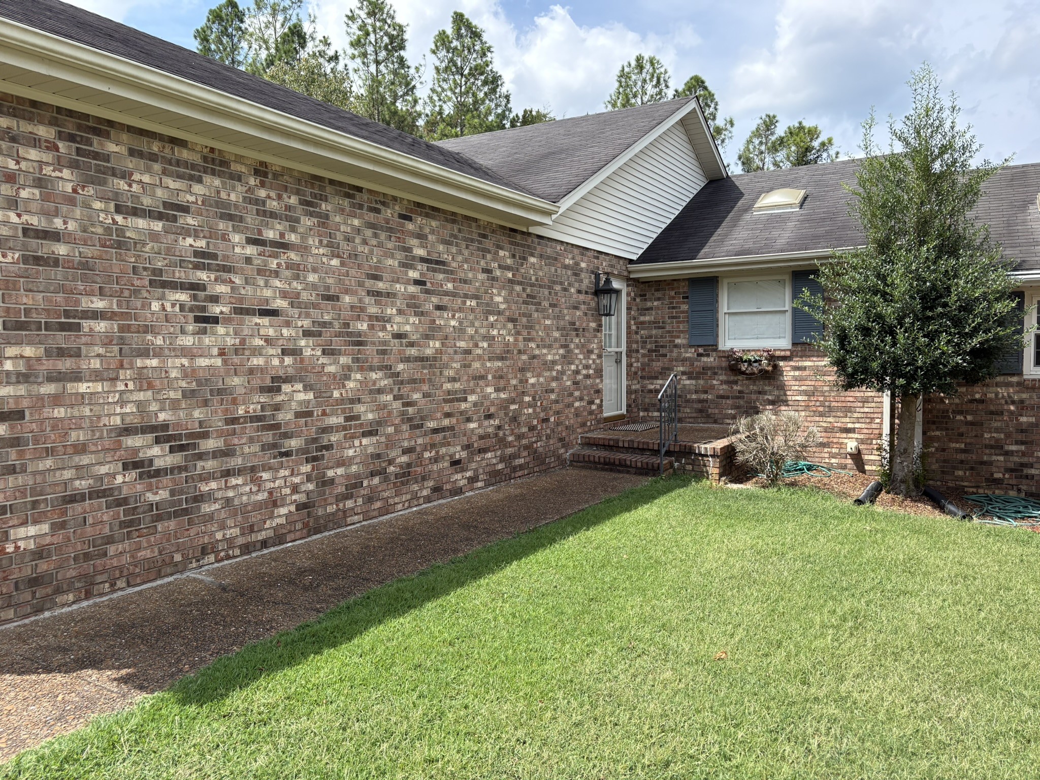 229 Hillsboro Cir