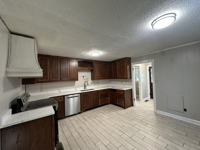 27 ROSEWOOD DR