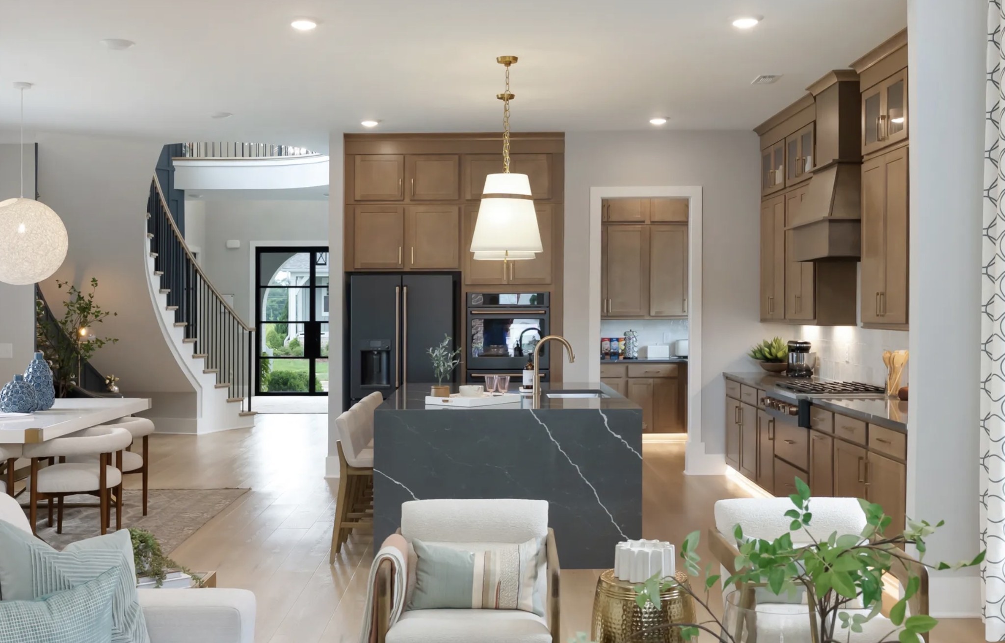 814 Saint Clair Ave