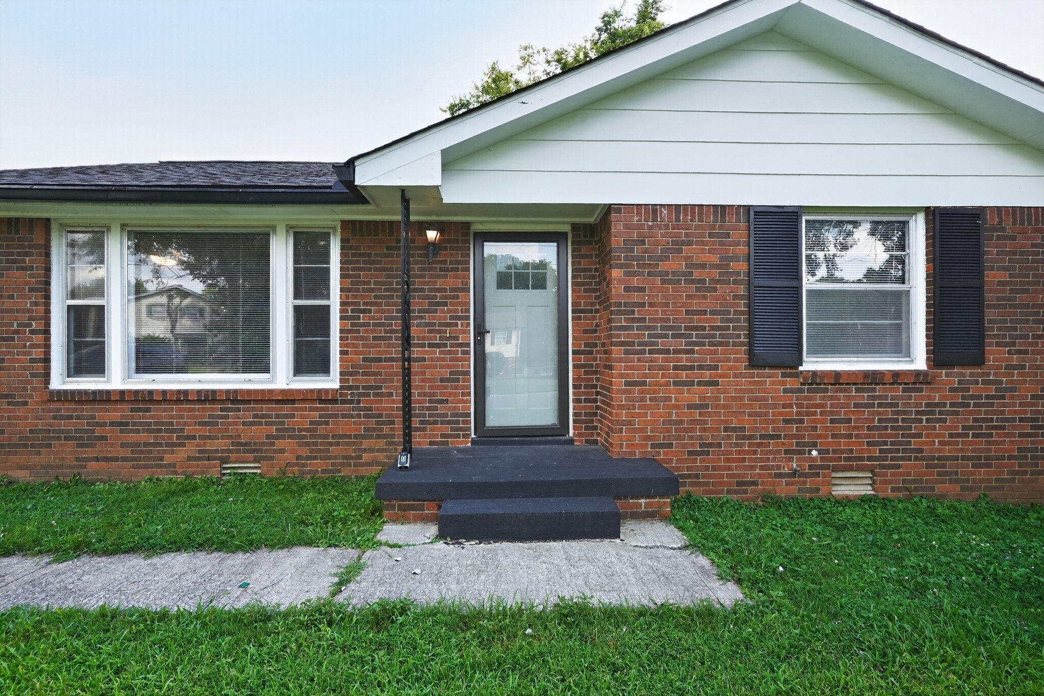 736 Roman Dr