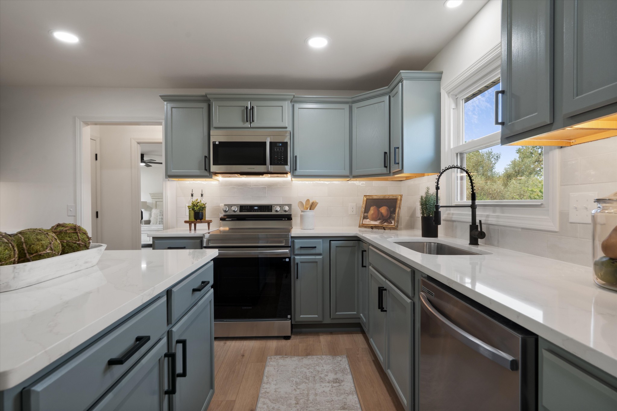 4074 Lake Pkwy