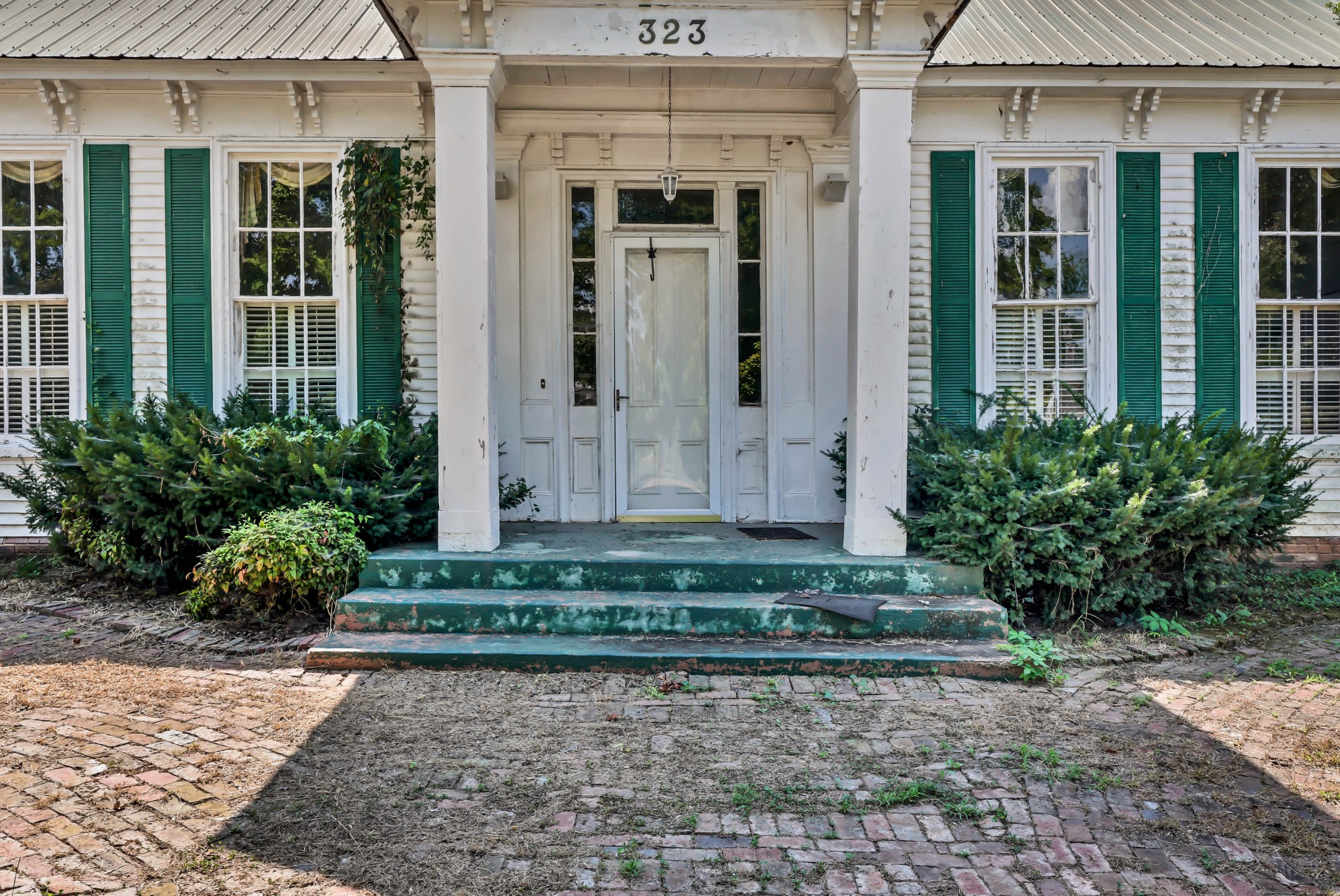 323 S Main St