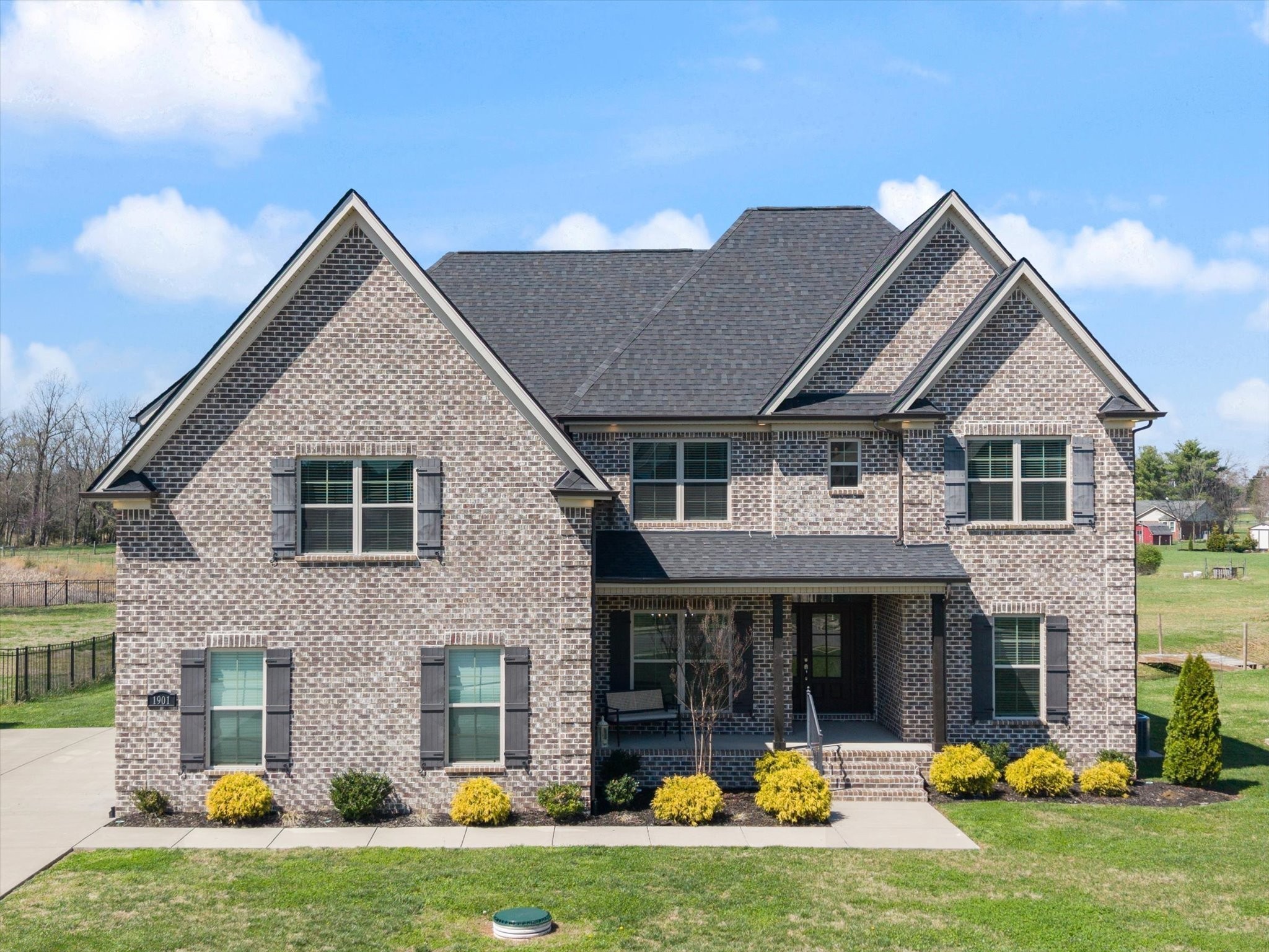 1901 Rhonda Dr