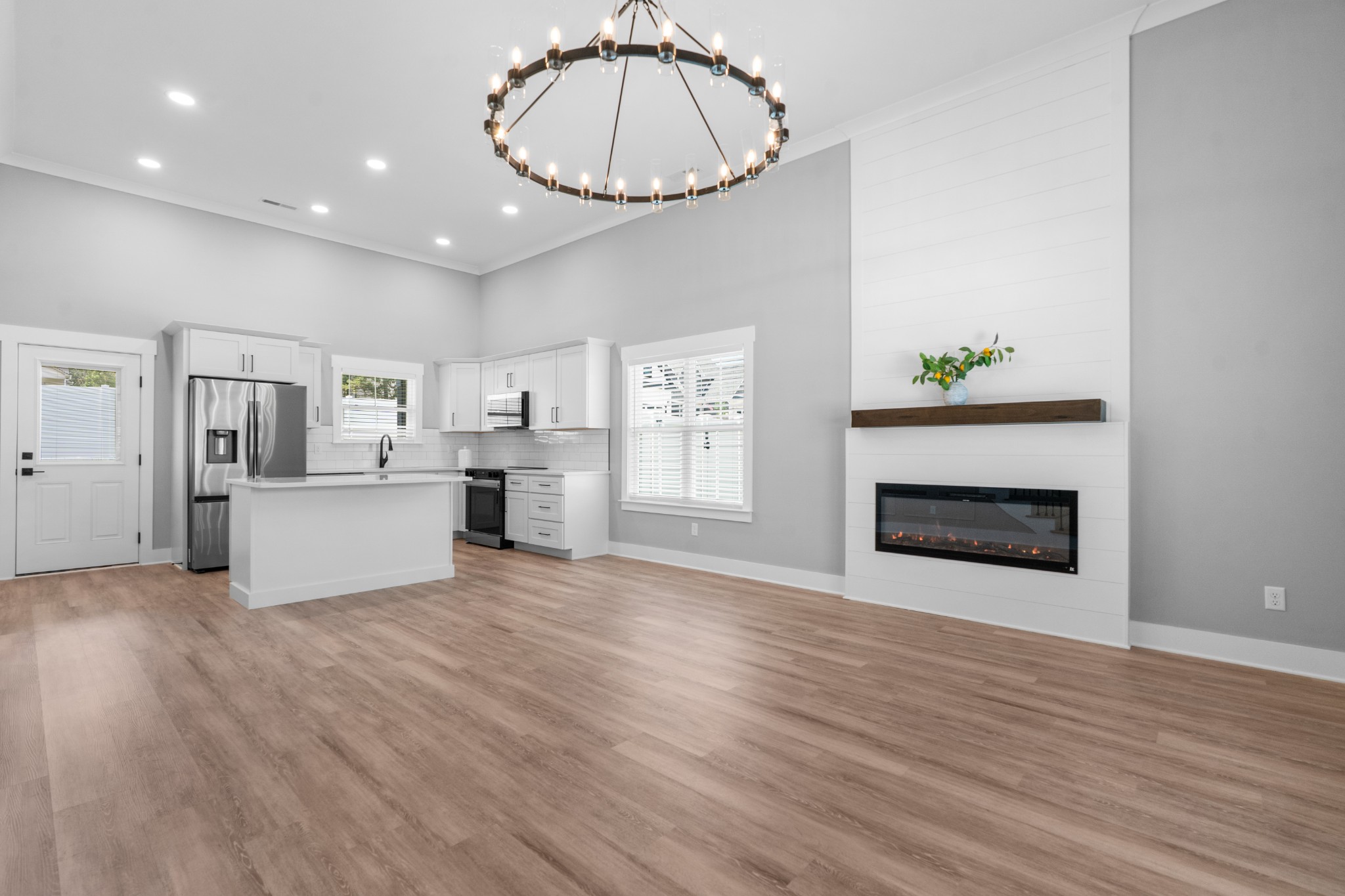5121 Ella Ln, NE