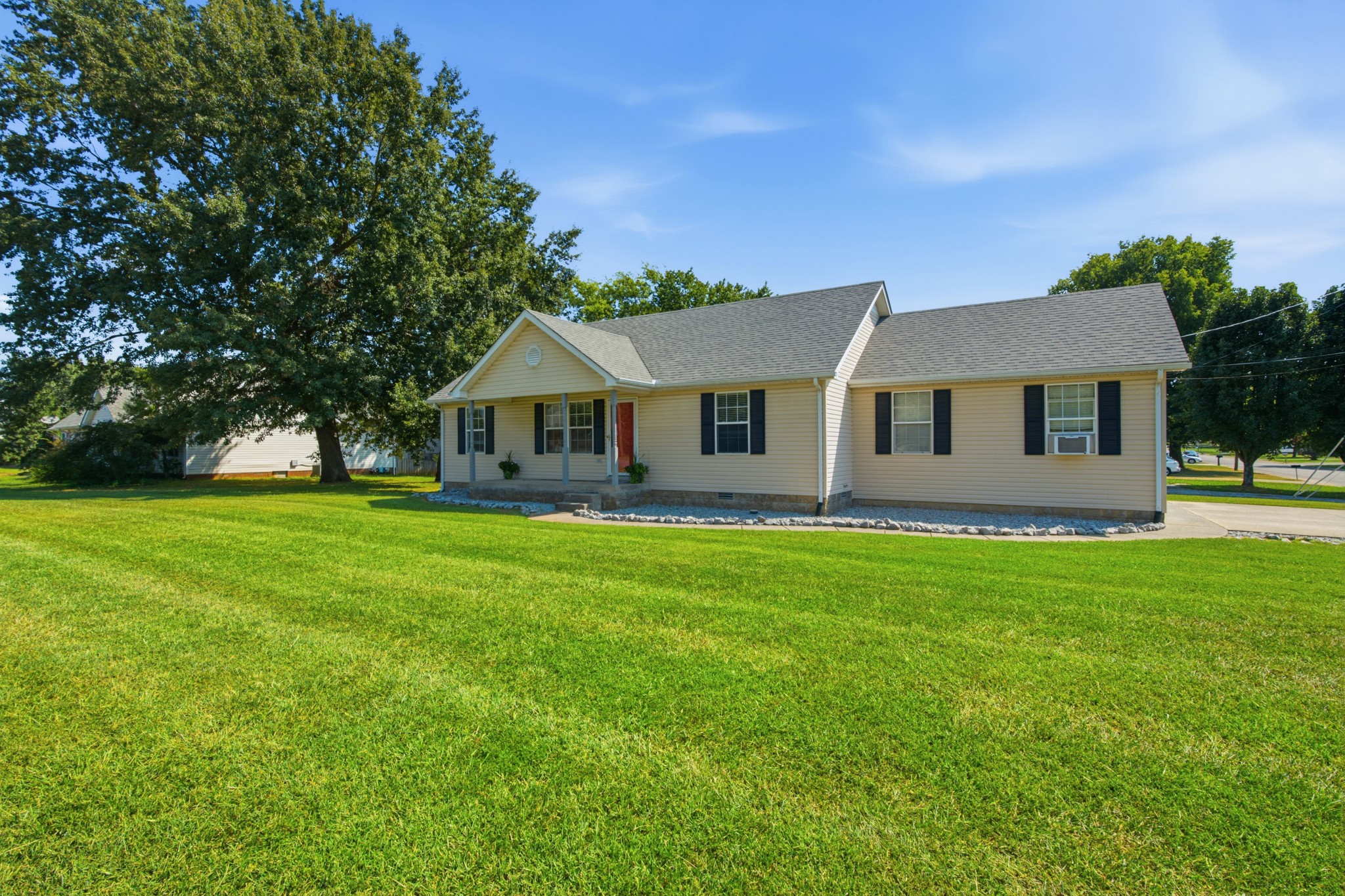 2095 Bolden Dr